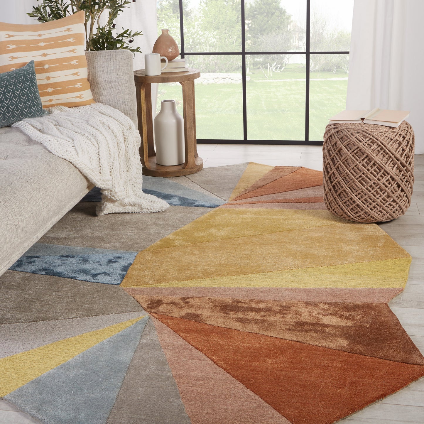 005 SI-1750737,SI-1750738,SI-1750739 | Lifestyle | Iconic ICO01 Rug by Jaipur Living in multicolor, yellow. Made from 65% viscose 35% wool in a unique style.