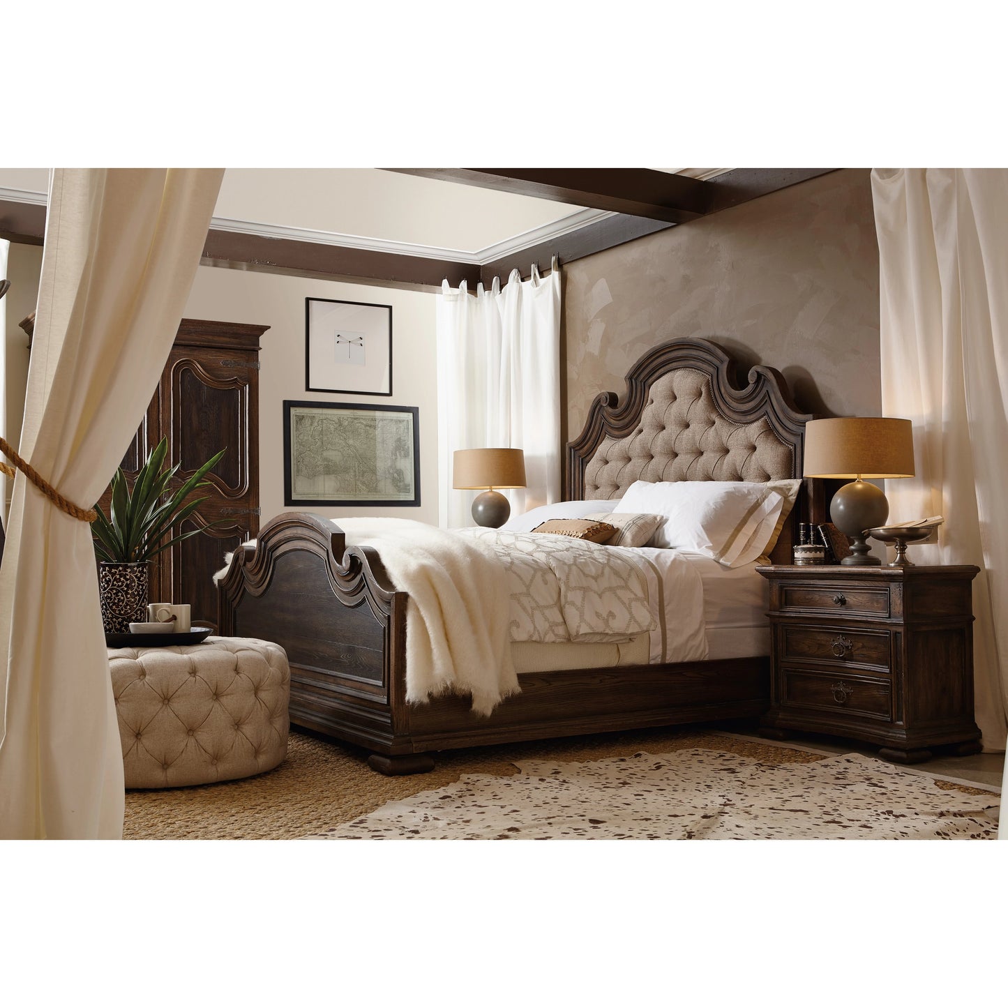 019 SI-1748914,SI-1748916 | Lifestyle | Fair Oaks Upholstered Bed by Hooker Furniture in beige and saddle brown, blackwood desert. Made from white oak veneers, fabric, resin in a traditional style.