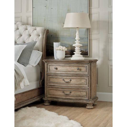 Castella Bachelors Chest by Hooker Furniture in antique slate. Made from pecan, quartered walnut, quartered black walnut, quartered ash, maple veneers, cedar drawer bottom, felt panel, outlet in a traditional style.