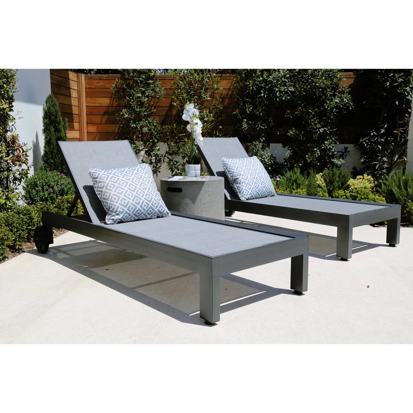 003 SI-2166977 | Lifestyle | Redondo Outdoor Adjustable Sling Chaise by Sunset West in slate. Made from aluminum in a modern style.