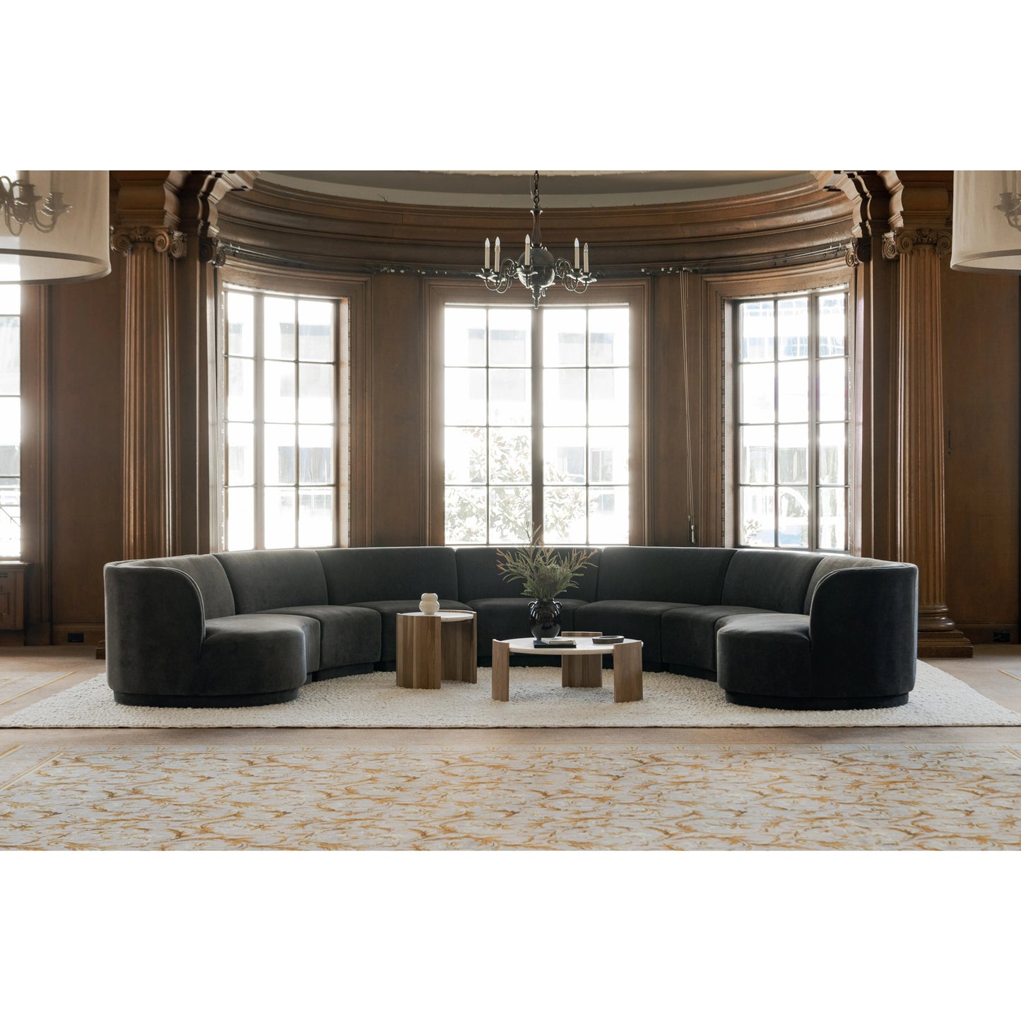 007 SI-2121902 | Lifestyle | Dala Side Table by Moe's Home Collection in white. Made from banswara white marble, solid oak legs in a modern style.