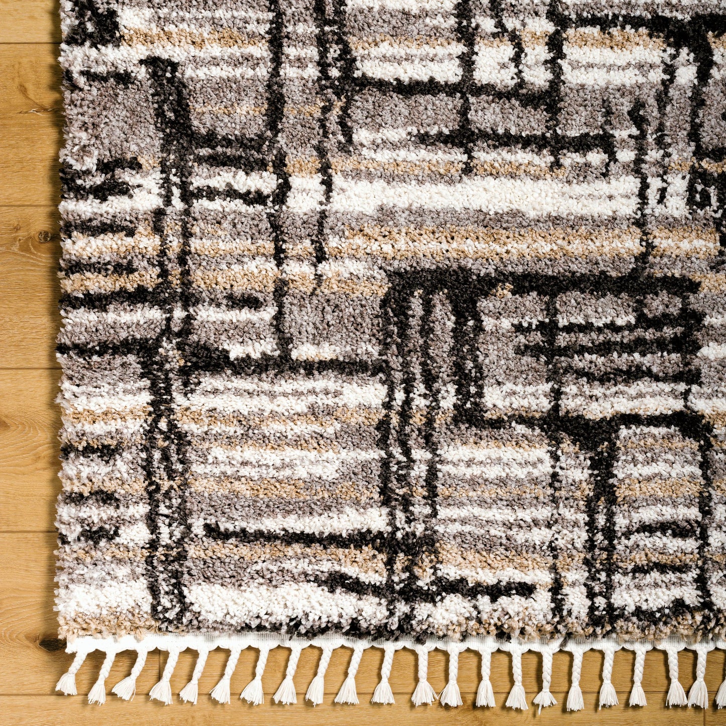 009 SI-1923162 | Closeup | Jakarta Rug by Livabliss in gray, black. Made from main: 100% polyester in a modern style.