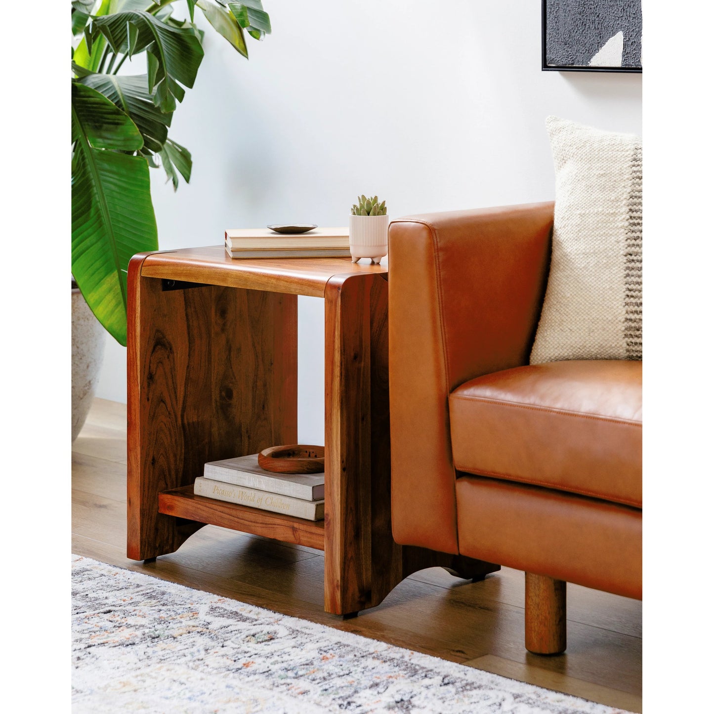 004 SI-2053843 | Lifestyle | Joiner - 499047 by Surya in brown and lacquered. Made from acacia in a rustic style.