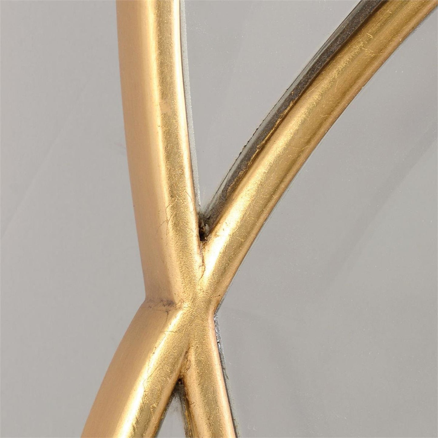 003 SR-863817 | Closeup | Eclipse Mirror by John-Richard in gold. Made from unique in a modern style.