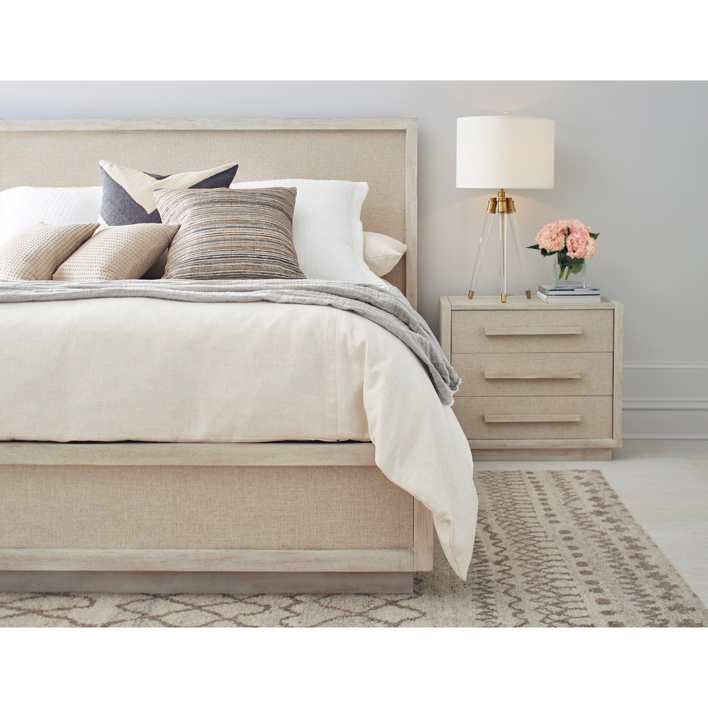 004 SI-2064981,SI-2064982 | Lifestyle | Cotiere Panel Bed by A.R.T. Furniture in beige and linen. Made from parawood solids, mixed split cathedral and quarter white oak veneers, fabric in a modern style.