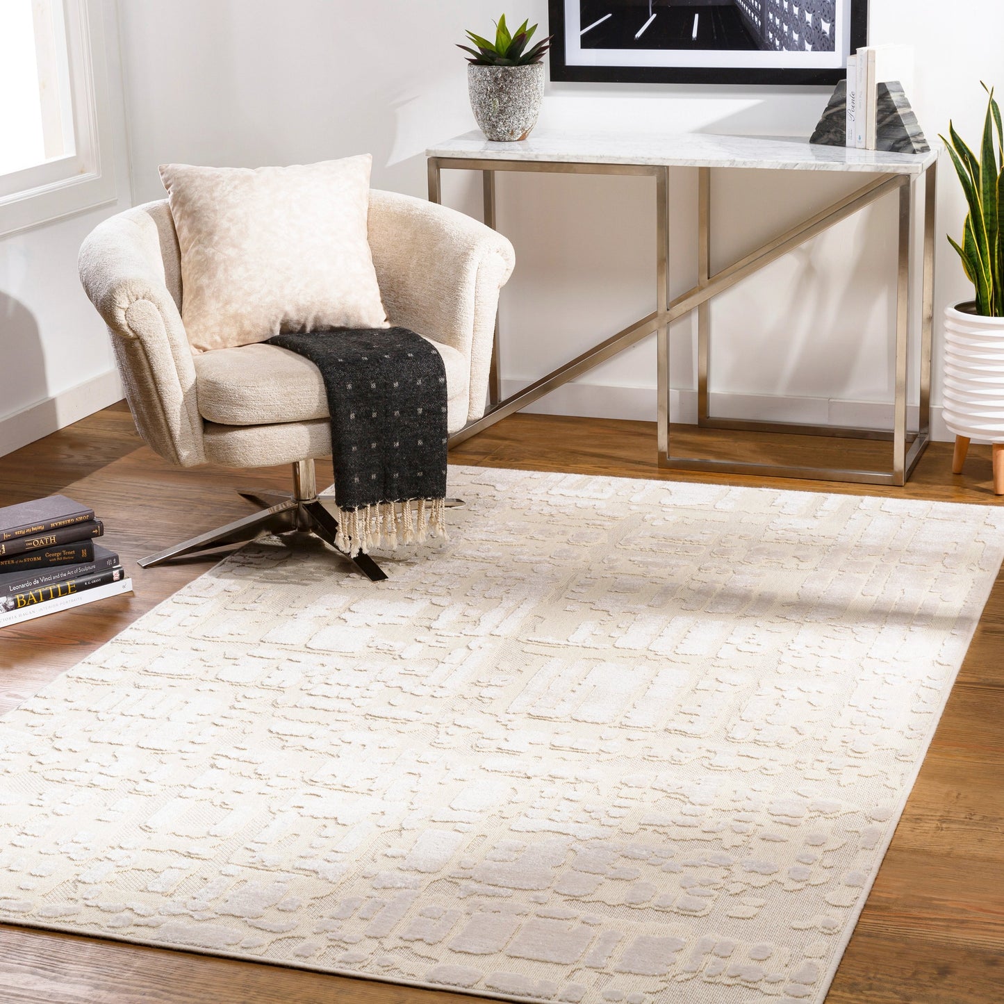 014 SI-1884256,SI-1884257 | Lifestyle | Kingston Rug - 29822 by Livabliss in cream, light beige. Made from 51% viscose, 49% wool in a unique style.