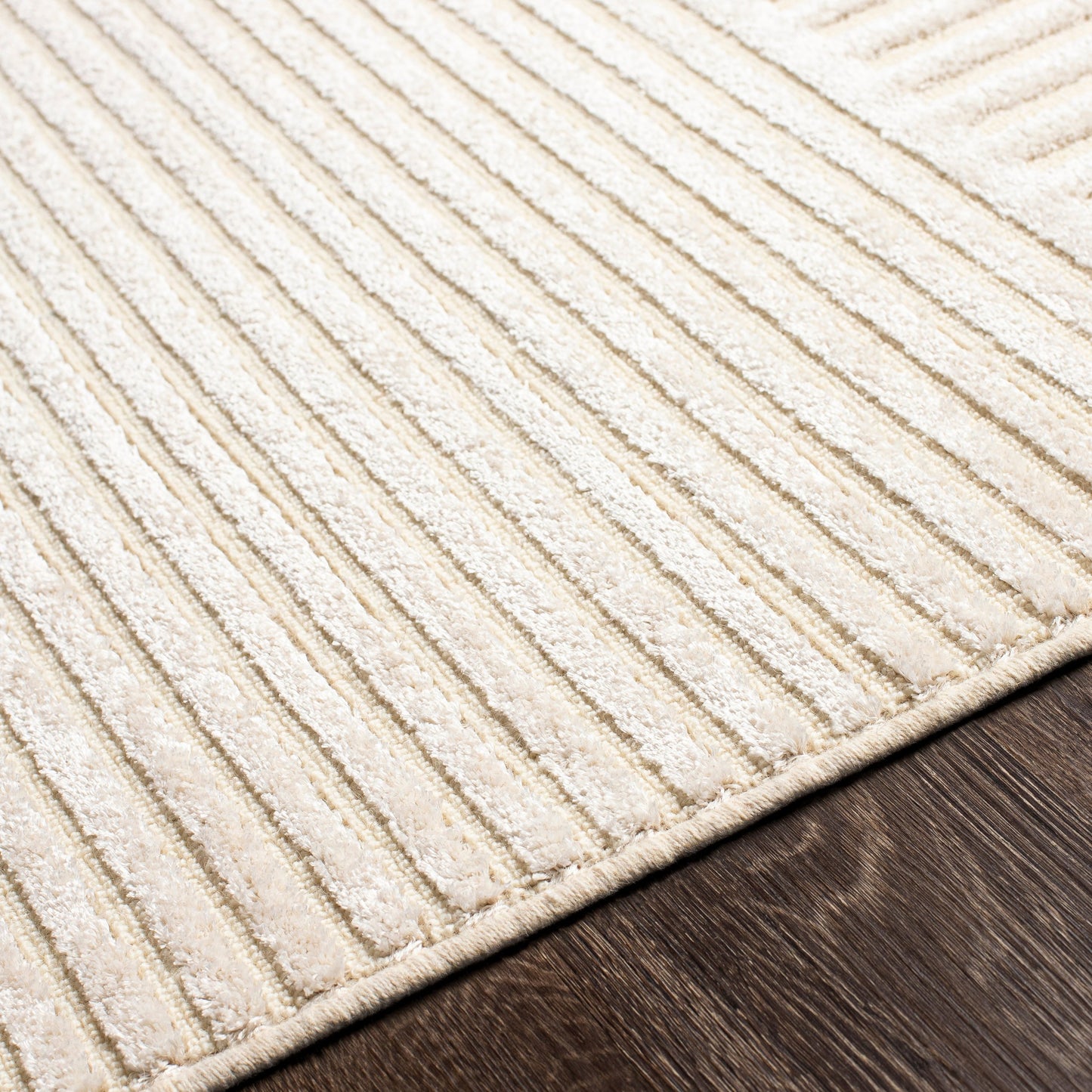 003 SI-1884296 | Closeup | Kingston Rug - 29828 by Livabliss in cream, light beige. Made from 51% viscose, 49% wool in a unique style.