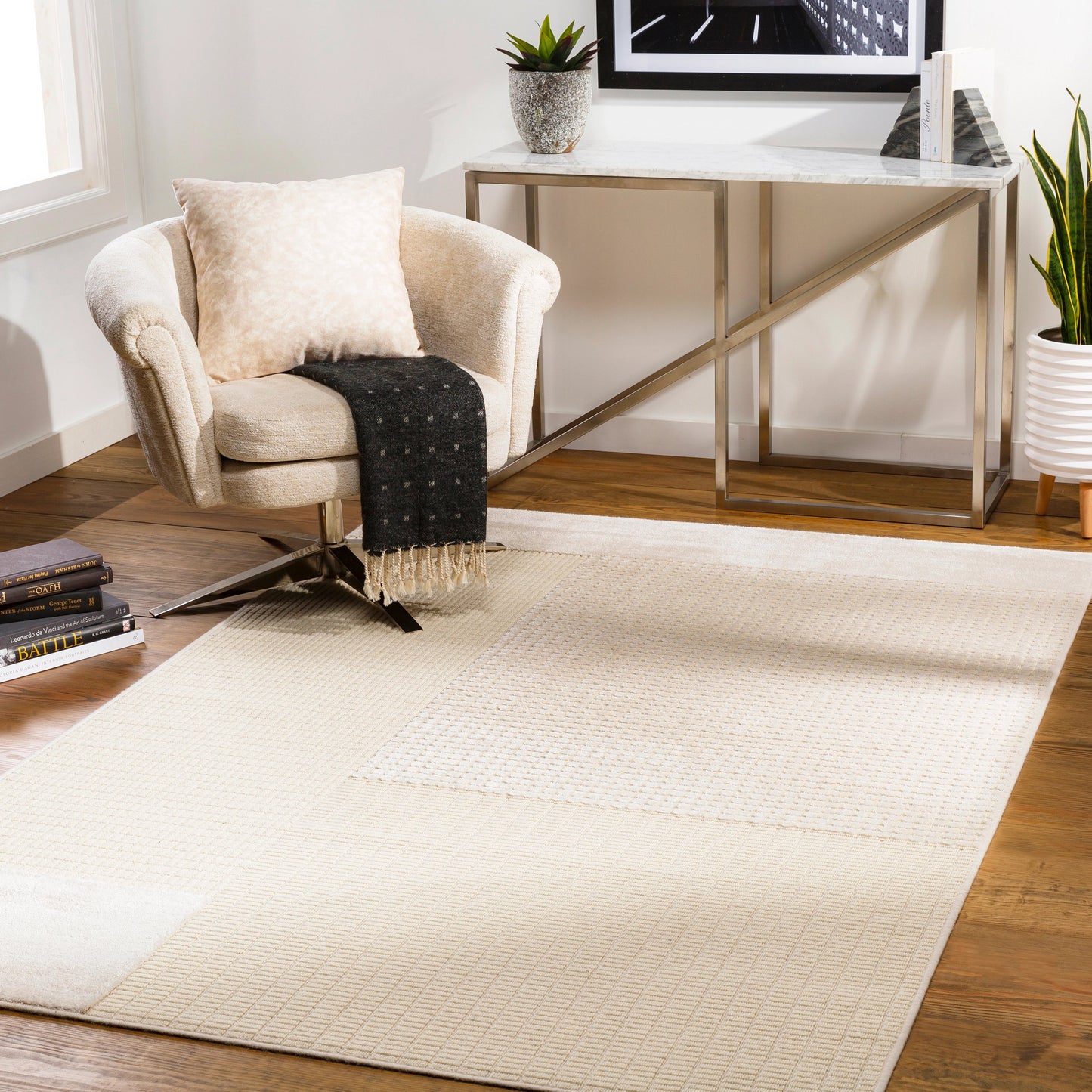 014 SI-1884306,SI-1884307 | Lifestyle | Kingston Rug - 29829 by Livabliss. Made from 51% viscose, 49% wool in a unique style.