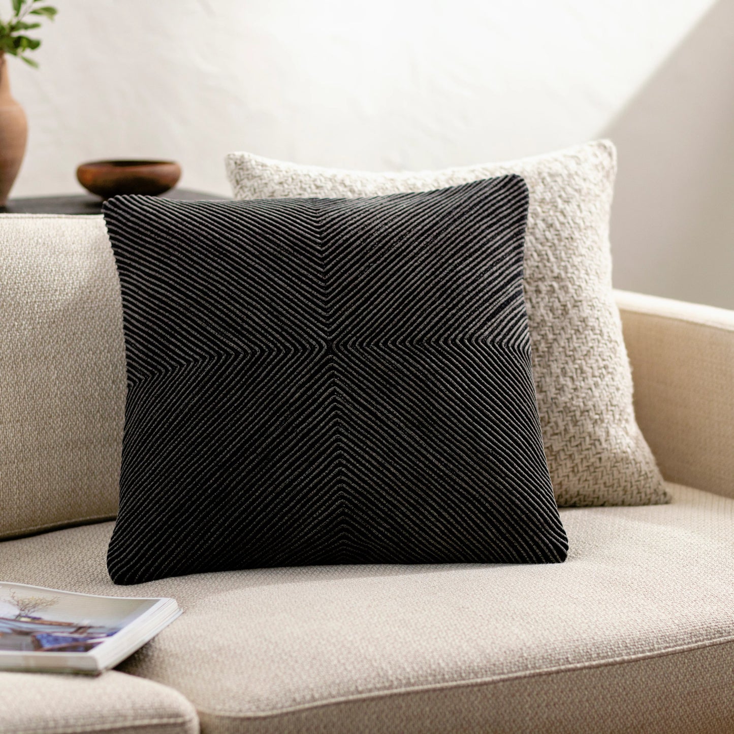 002 SI-2050017,SI-2050018,SI-2050020,SI-2050021,SI-2050023,SI-2050024 | Lifestyle | Kohl Pillow - 481729 by Surya in charcoal, slate, ebony. Made from front: 100% cotton, back: 100% cotton in a modern style.