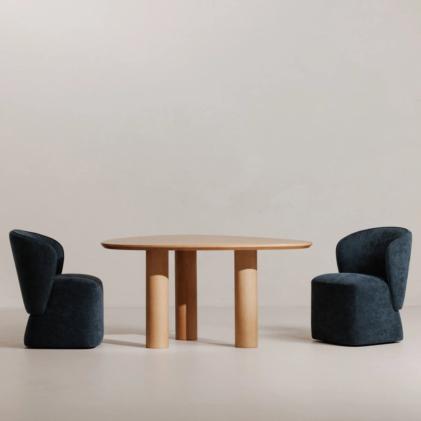 005 SI-2441457 | Lifestyle | Larson Rolling Dining Chair by Moe's Home Collection. Made from 100% polyester, poplar multi-layer board, laminated veneer lumber, high density foam, metal wheels in a eclectic & global style.