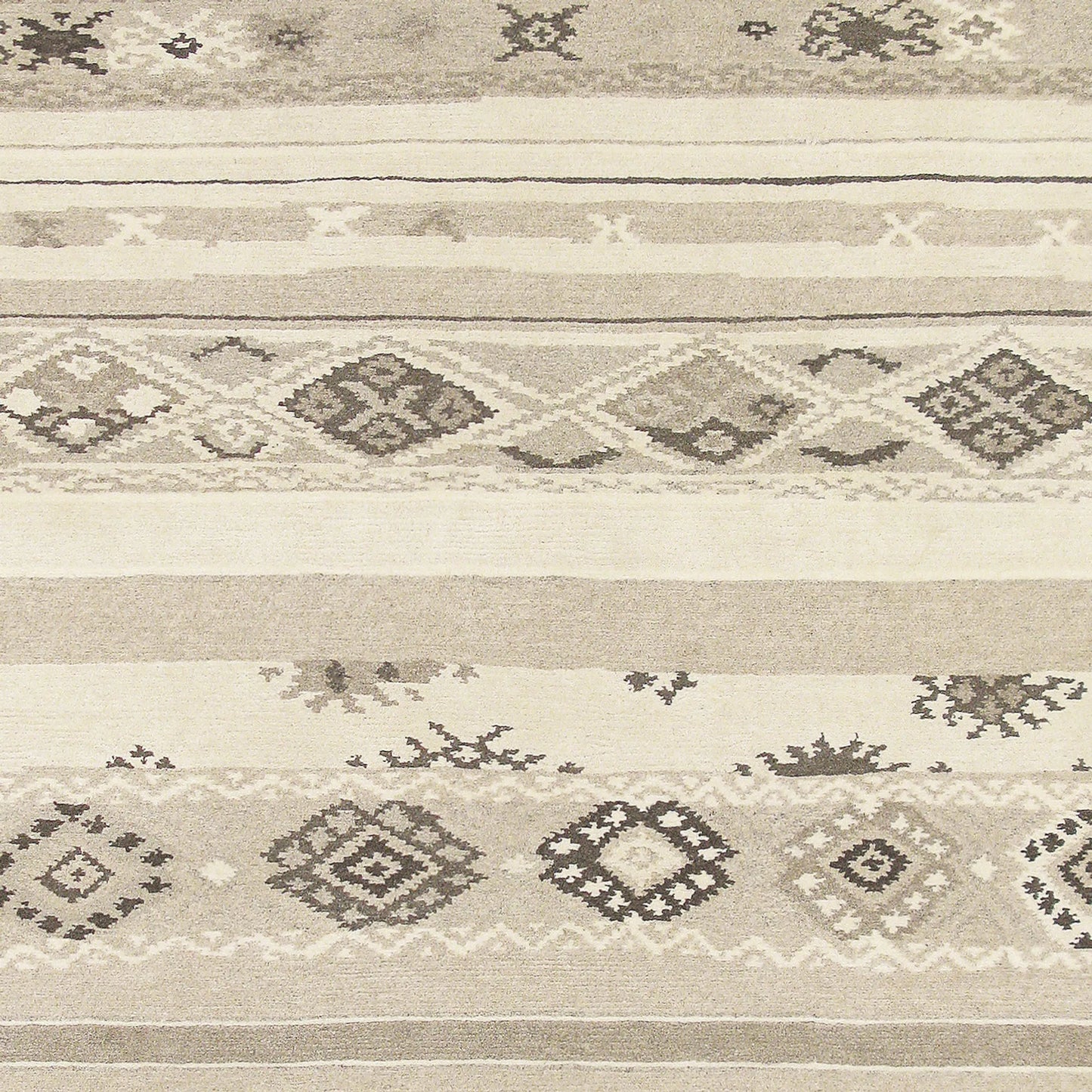 002 80195-31094,80195-31095 | Closeup | Kyah KYA-9121 Rug by Surya in tan, beige. Made from 100% new zealand wool in a unique style.