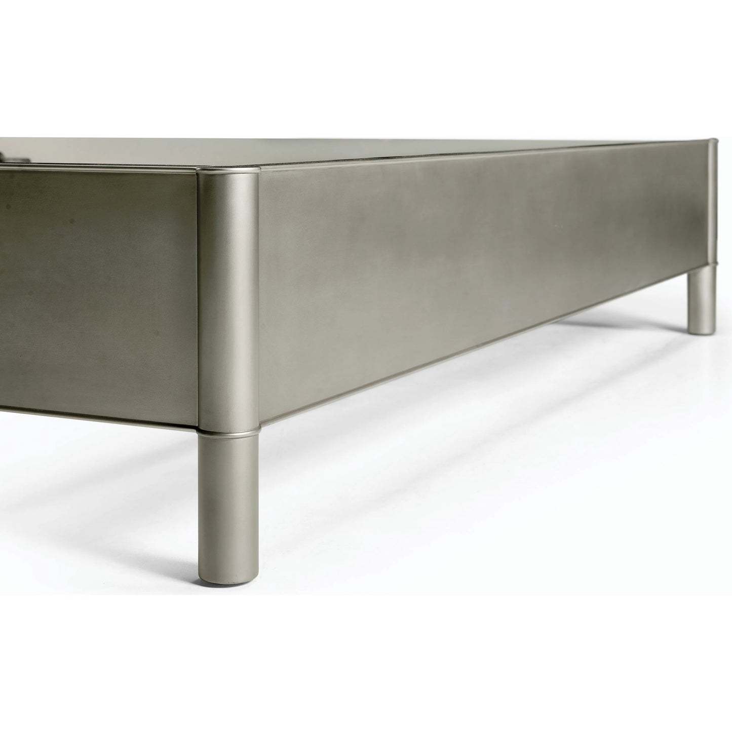 005 SI-2186332 | Closeup | Shimmering Moon Half Round King Panel Bed by Jonathan Charles in white and painted silverleaf. Made from beech wood in a modern style.