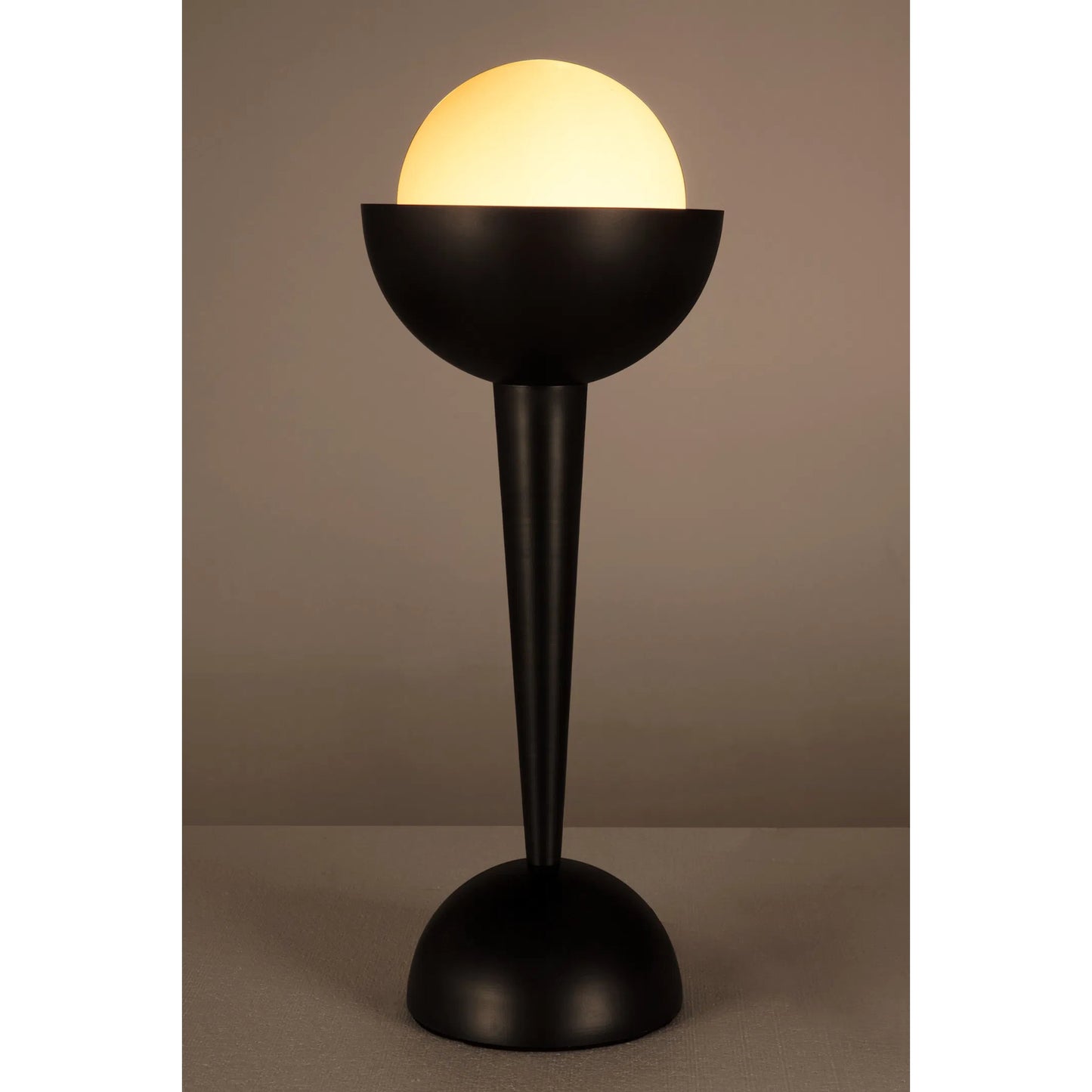 004 SI-2383632 | Lifestyle | Sunday Morning Lamp by Noir in matte black. Made from industrial iron, frosted glass in a unique style.