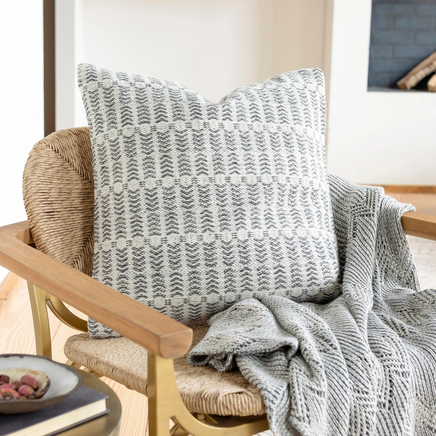 003 S-348228,S-348229 | Lifestyle | Leif Pillow - 10595 by Livabliss in charcoal, white. Made from 80% wool, 20% cotton, 100% cotton in a modern style.