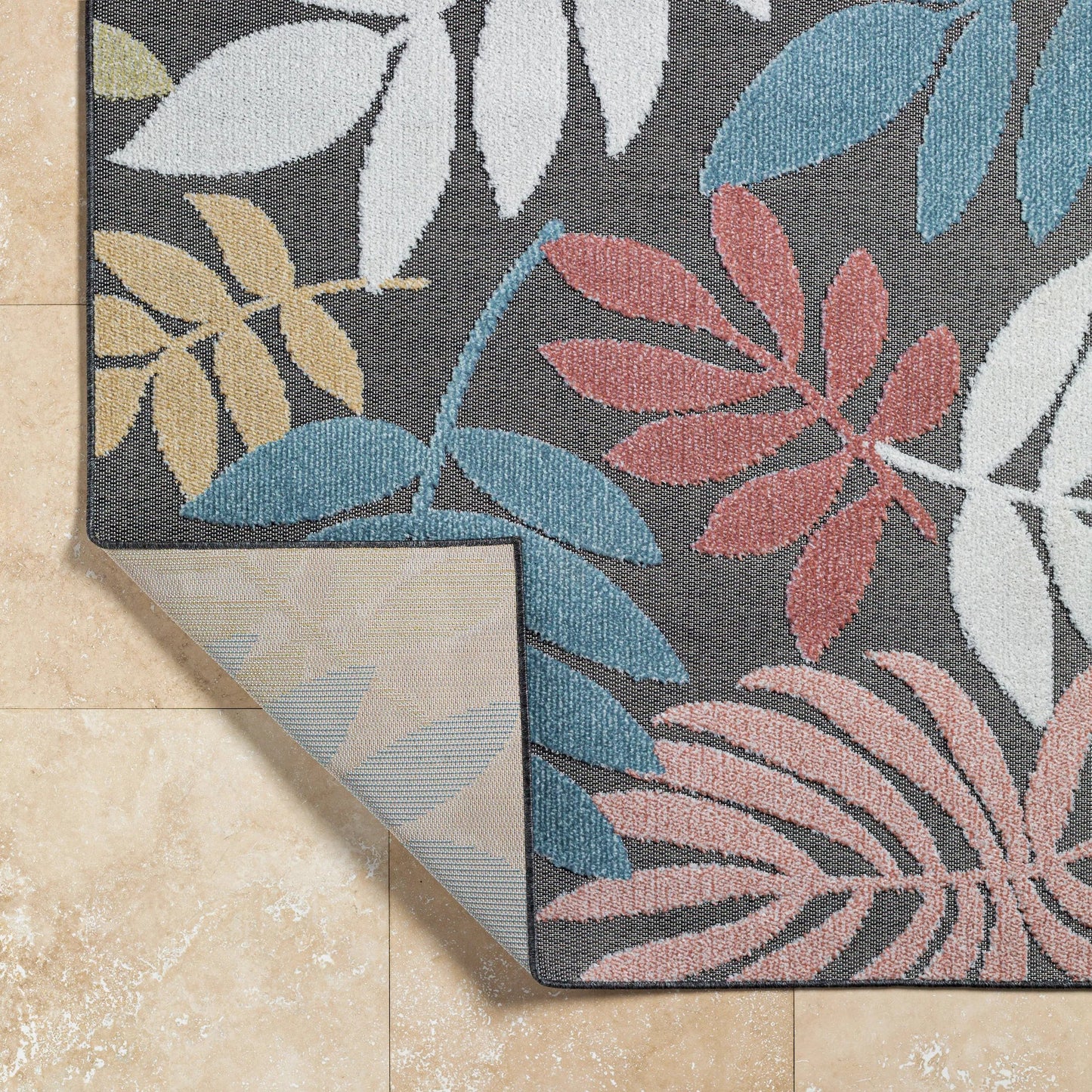 007 SI-2132309,SI-2132310,SI-2132311,SI-2132312 | Closeup | Lakeside Rug - 500213 by Livabliss. Made from face: 100% polypropylene, warp: 100% polypropylene in a unique style.