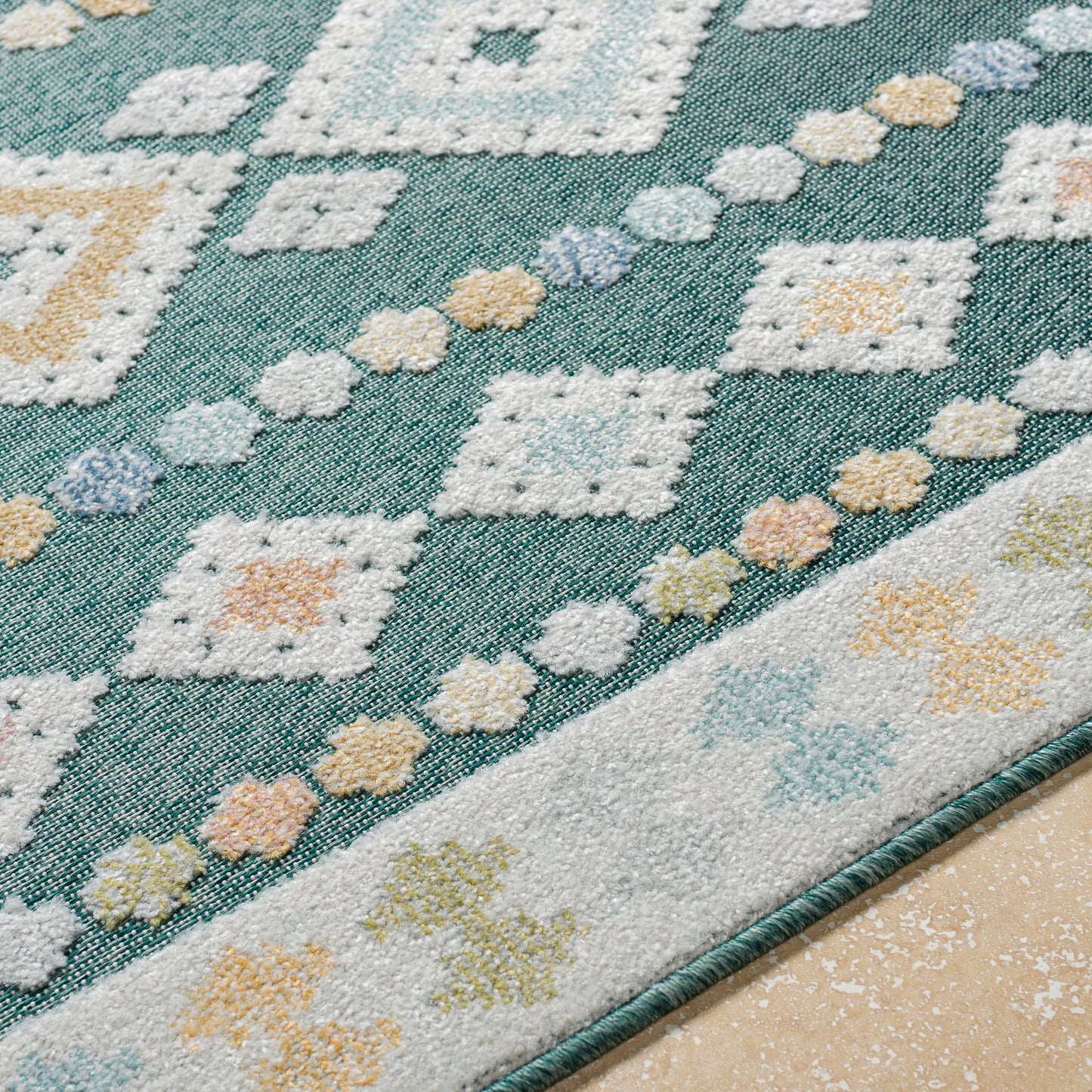 011 SI-2132321,SI-2132322,SI-2132323,SI-2132324 | Closeup | Lakeside Rug - 500271 by Livabliss. Made from face: 100% polypropylene, warp: 100% polypropylene in a unique style.