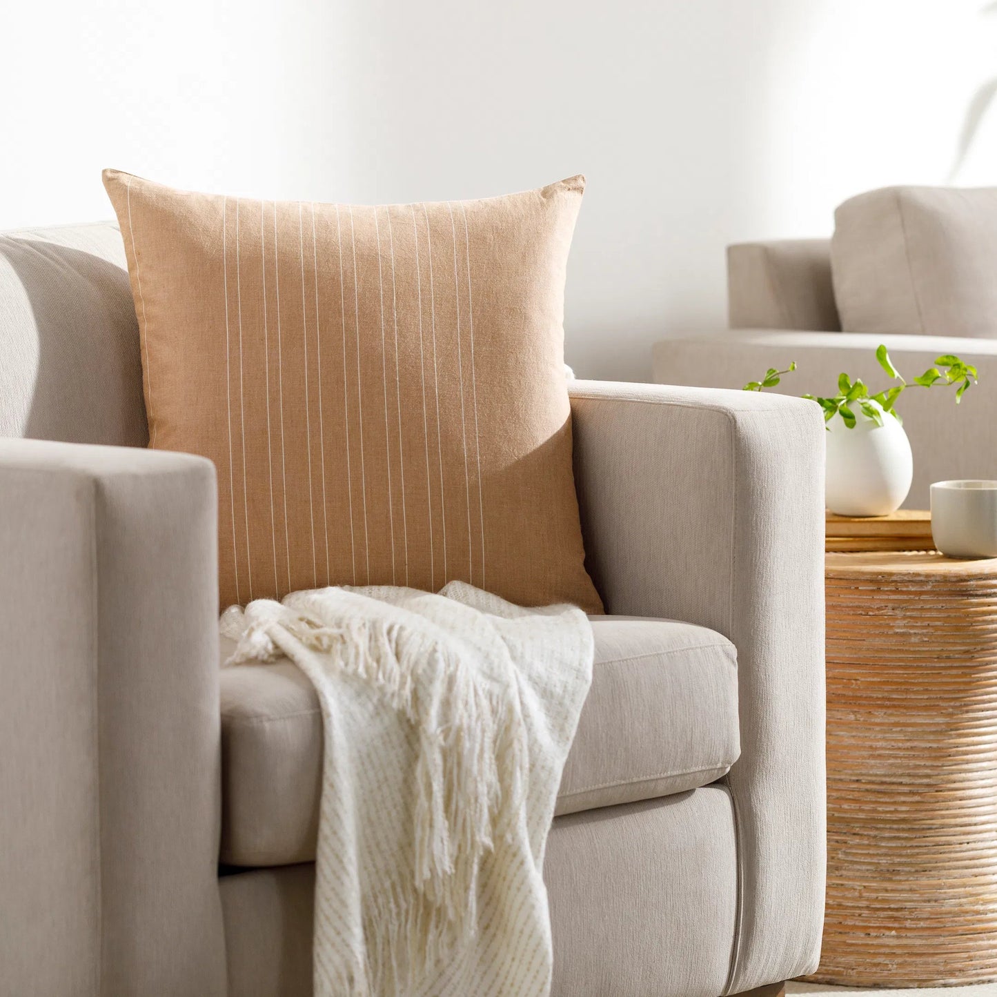 004 SI-2050171,SI-2050172,SI-2050174,SI-2050175,SI-2050177,SI-2050178 | Lifestyle | Lakshmi Pillow - 481818 by Livabliss. Made from front: 100% cotton, back: 100% cotton in a modern style.