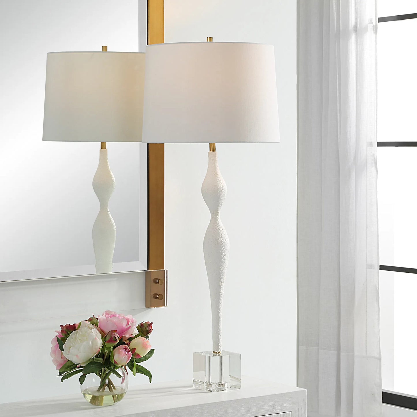 001 SI-2262362 | Lifestyle | Helena Slender Table Lamp by Uttermost in brass. Made from ceramic, crystal, iron, fabric in a modern style.