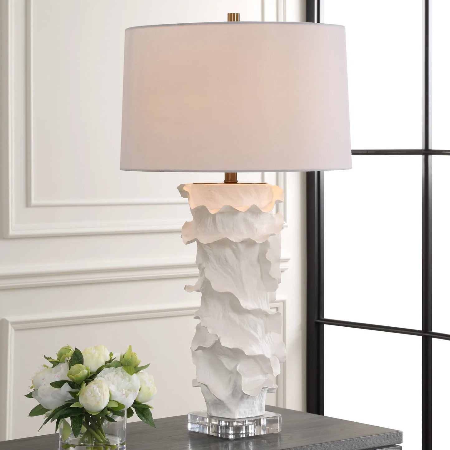 001 SI-2262374 | Lifestyle | Wisp Table Lamp by Uttermost in brass. Made from ceramic, crystal, steel, fabric in a modern style.