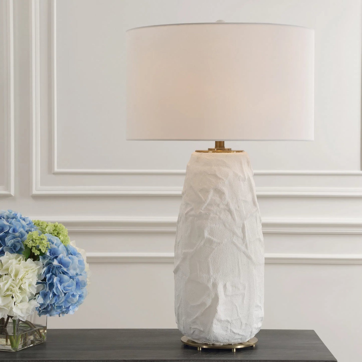 001 SI-2262454 | Lifestyle | Vida Table Lamp by Uttermost in brass. Made from steel, ceramic, fabric in a modern style.