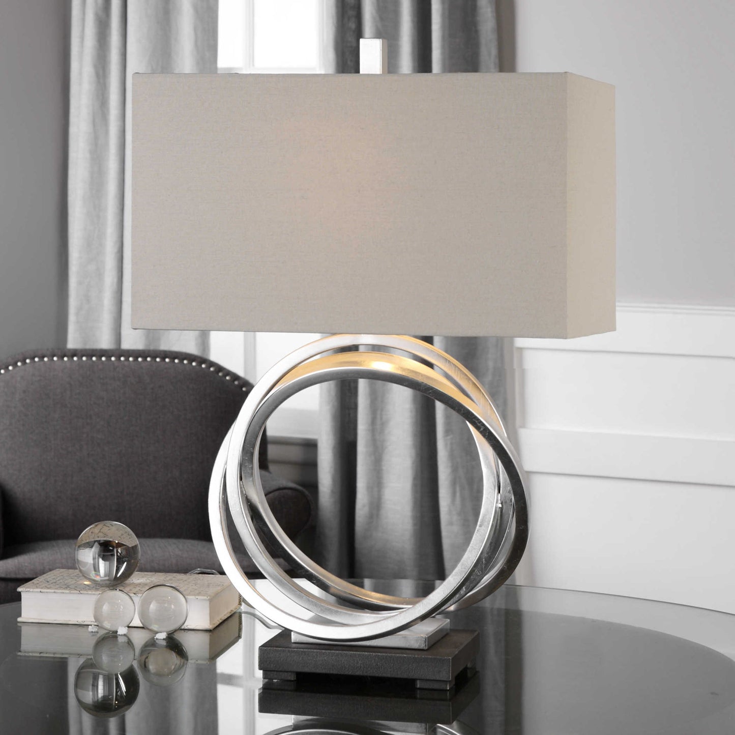 005 S-253581 | Lifestyle | Soroca Table Lamp by Uttermost in silver. Made from steel, linen in a modern style.