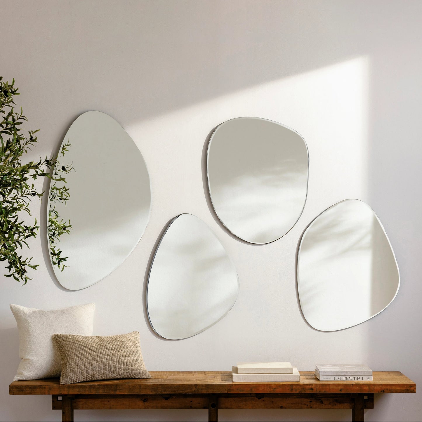 003 SI-1920744 | Lifestyle | Lorelin - 32283 by Surya in silver, pearl, frost. Made from frame: mirror, frame (substrate): manufactured wood in a modern style.