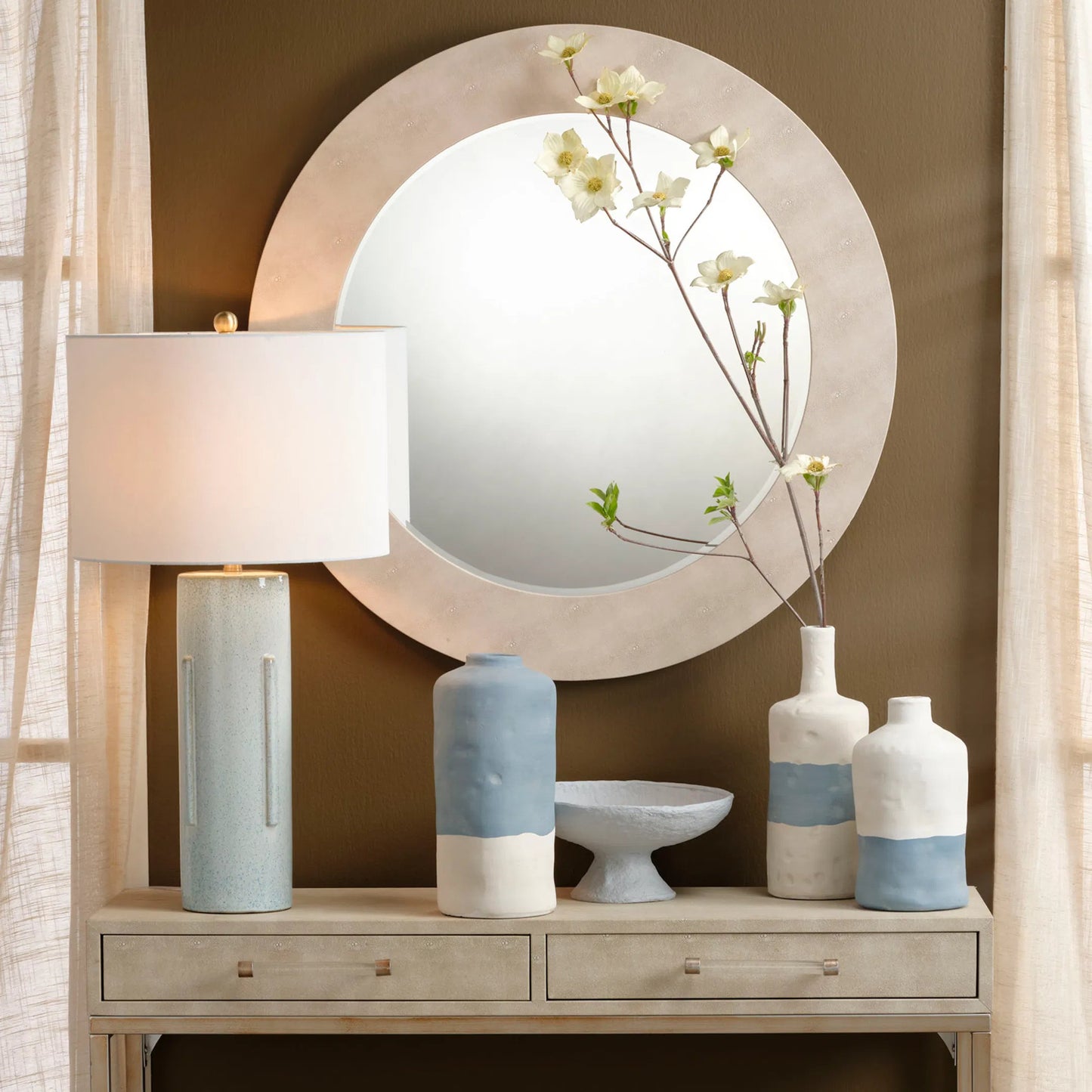 004 SI-2249053 | Lifestyle | Finn Table Lamp by Jamie Young in blue and gradient blue. Made from ceramic in a transitional style.