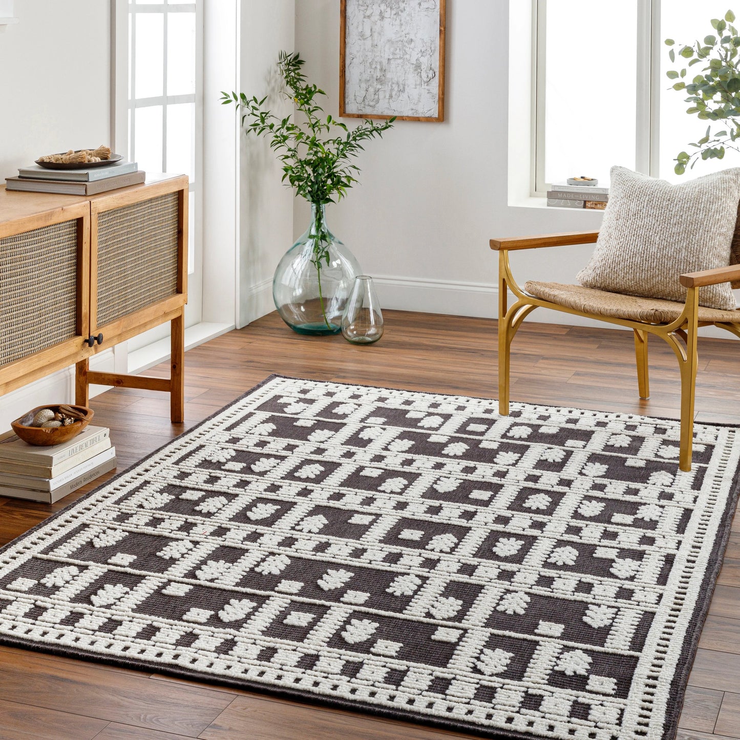 007 SI-1918720 | Lifestyle | Lyna Rug by Livabliss in black, off-white. Made from main: 70% polypropylene, main: 30% polyester in a eclectic & global style.