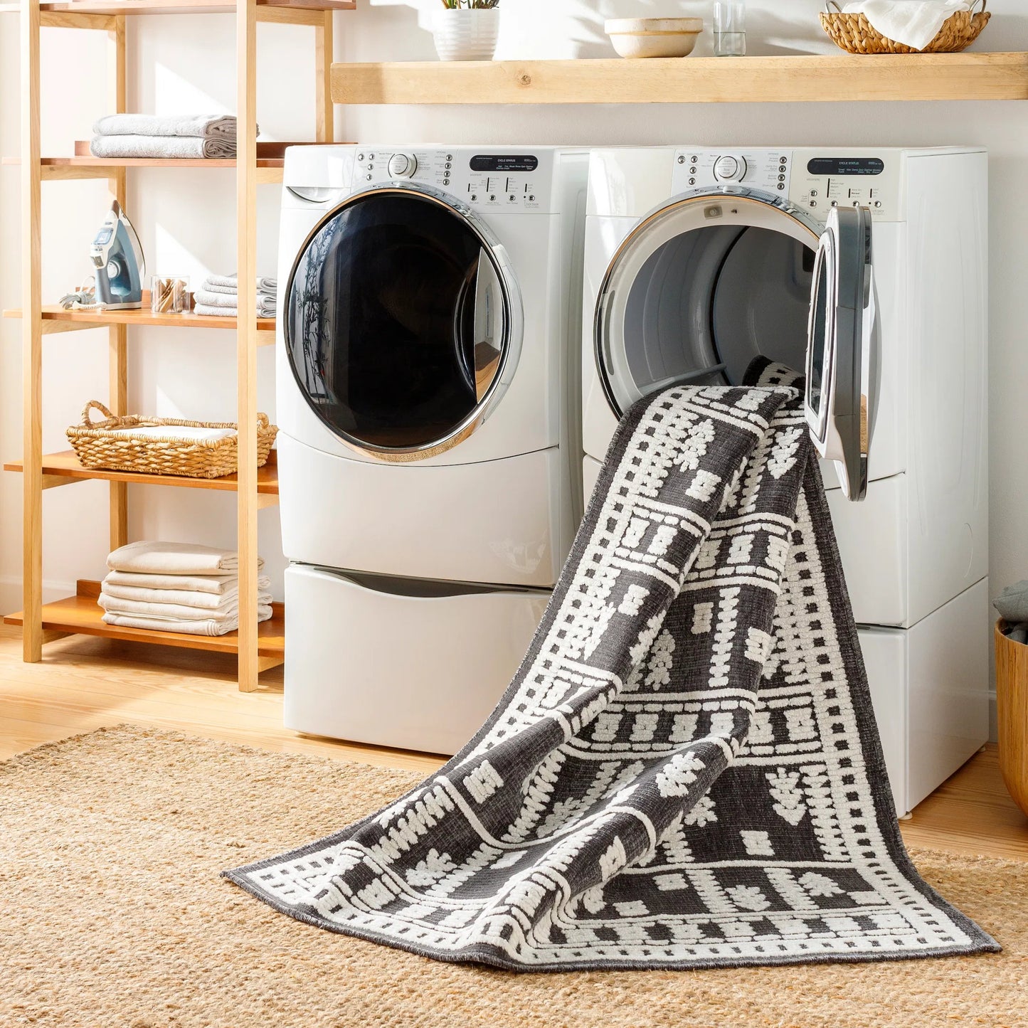 008 SI-1918720 | Lifestyle | Lyna Rug by Livabliss in black, off-white. Made from main: 70% polypropylene, main: 30% polyester in a eclectic & global style.