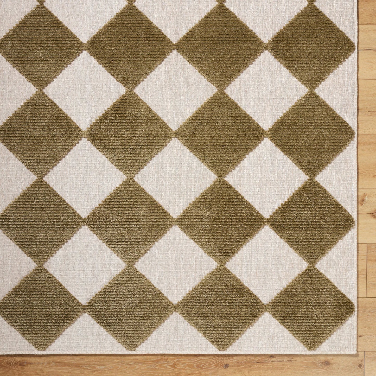 014 SI-2169095,SI-2169096,SI-2169097,SI-2169098,SI-2169099 | Closeup | Lyna Rug - 537642 by Livabliss. Made from polypropylene, chenille-polyester in a unique style.