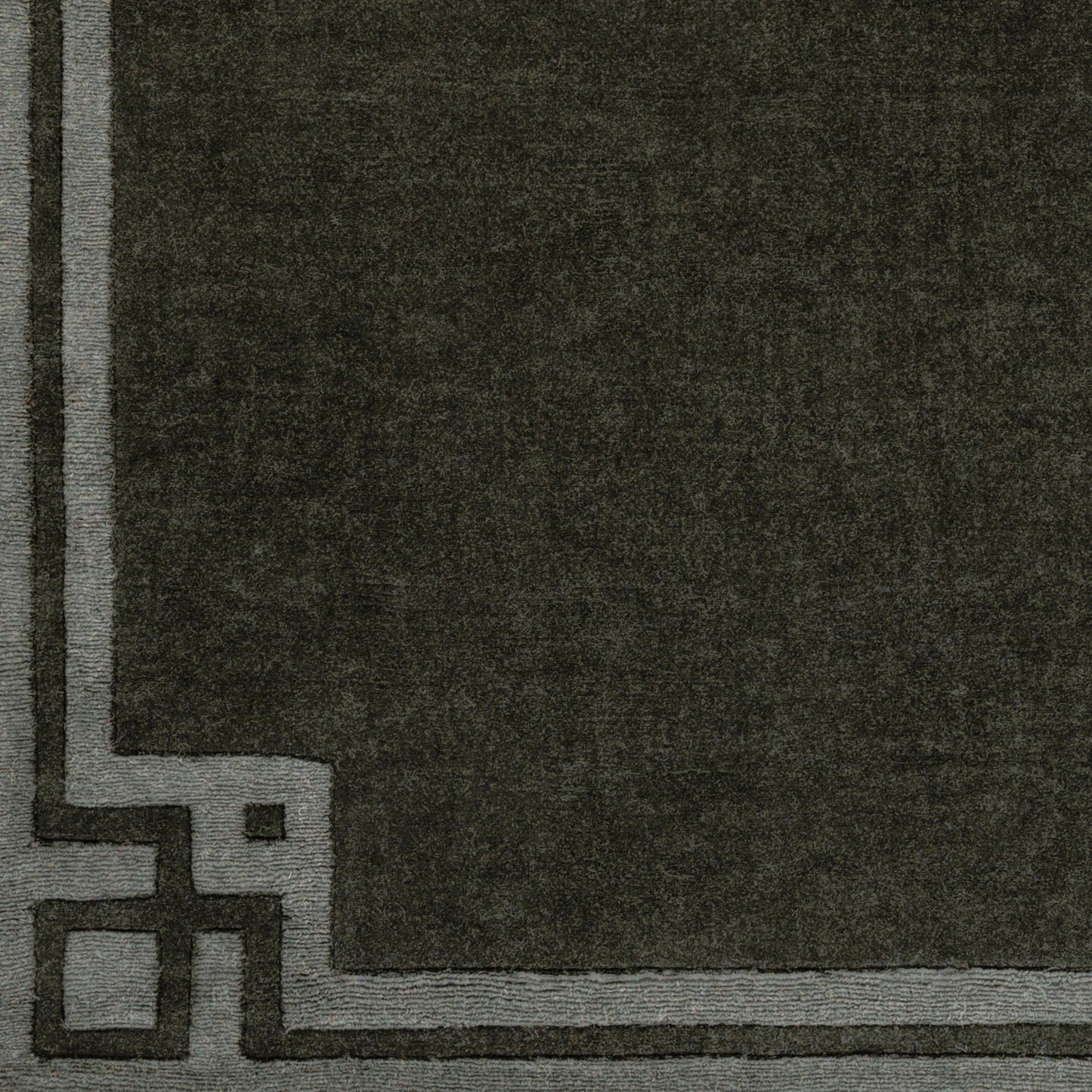 003 70460-3265 | Closeup | Mystique Rug - 14837 by Surya in black. Made from 100% wool in a unique style.