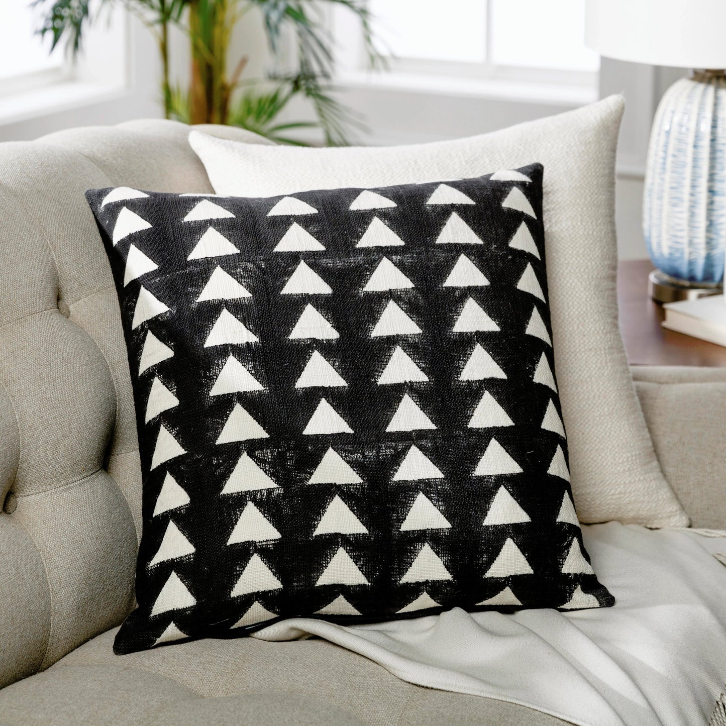 024 SI-1885767,SI-1885768,SI-1885769,SI-1885770,SI-1885771,SI-1885772 | Lifestyle | Malian Pillow - 29596 by Surya. Made from 100% cotton in a eclectic & global style.