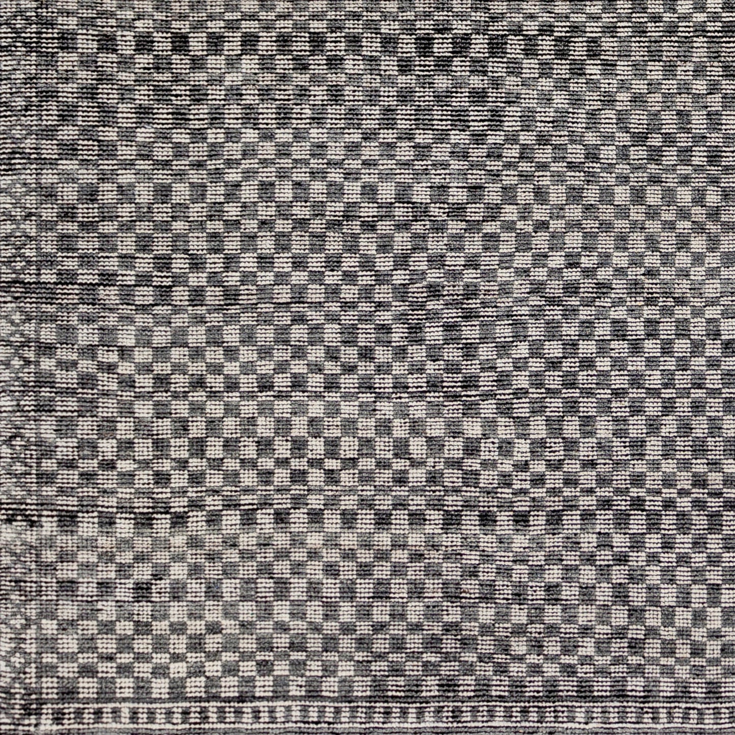 008 SI-1885738,SI-1885739,SI-1885740,SI-1885741,SI-1885742,SI-1885743 | Closeup | Malaga Rug - 25151 by Surya in ivory, black, medium gray. Made from 100% wool in a unique style.