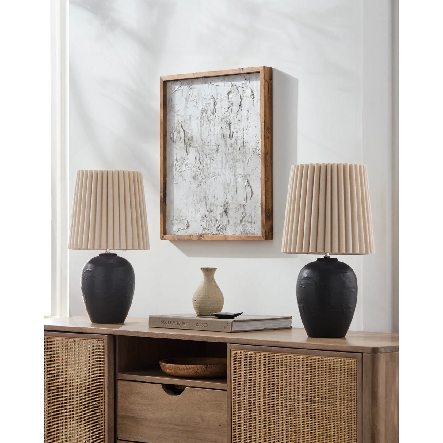 005 SI-2257934 | Lifestyle | Mako Accent Table Lamp (Set of 2) by Livabliss in painted. Made from ceramic, linen, polyester in a modern style.