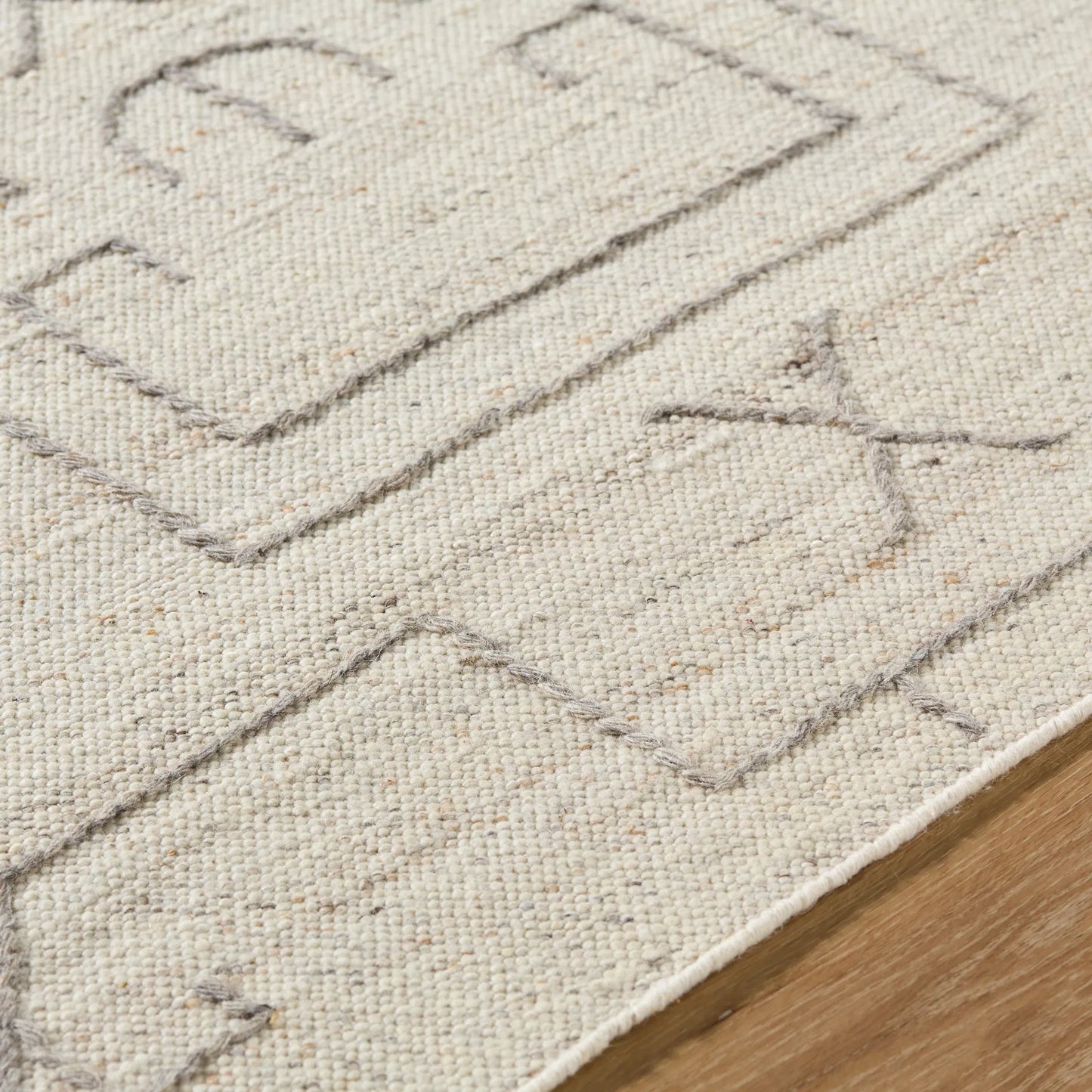 005 SI-2167527,SI-2167528,SI-2167529,SI-2167530 | Closeup | Marcela Rug - 484509 by Livabliss in pearl, ash. Made from wool in a unique style.