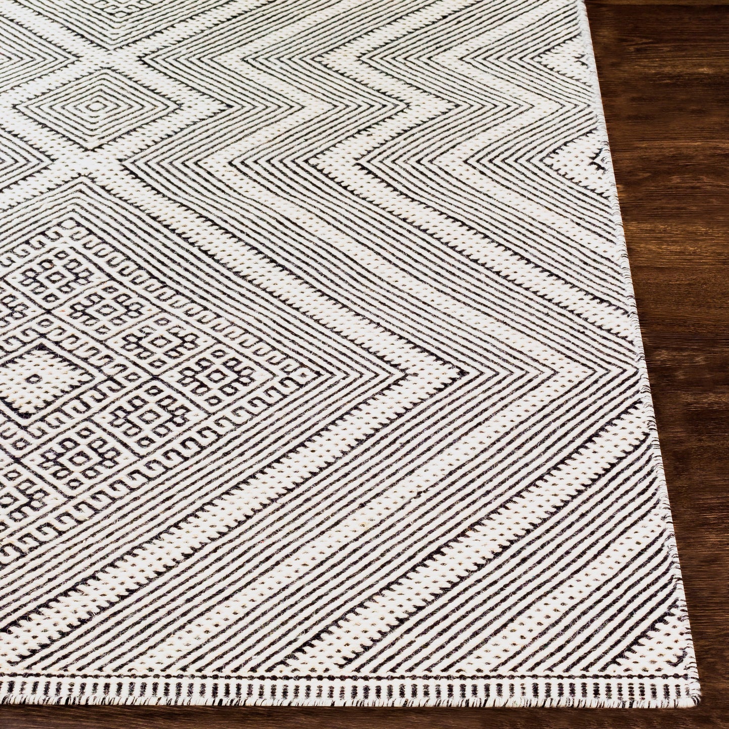 009 SI-1886067,SI-1886068,SI-1886072 | Closeup | Mardin Rug - 29485 by Surya. Made from 100% wool in a unique style.