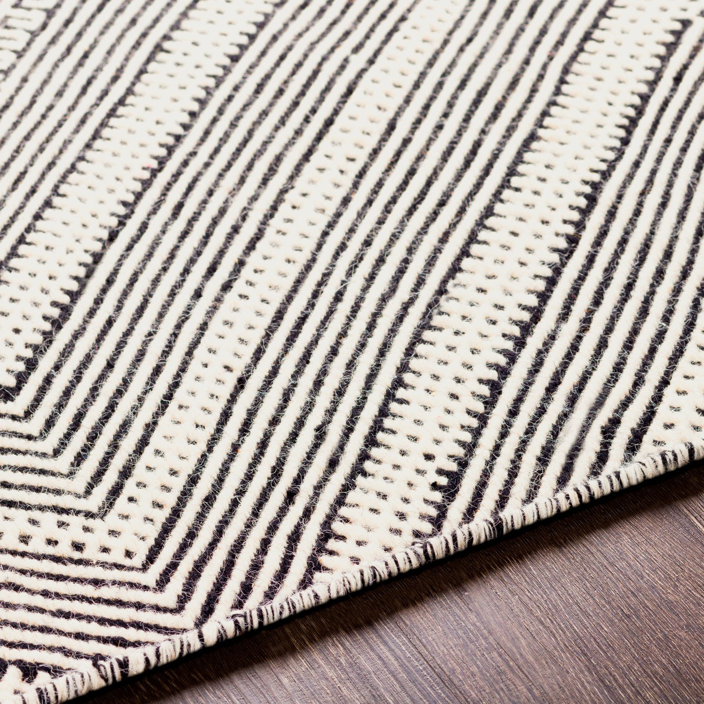 007 SI-1886067,SI-1886068,SI-1886072 | Closeup | Mardin Rug - 29485 by Surya. Made from 100% wool in a unique style.
