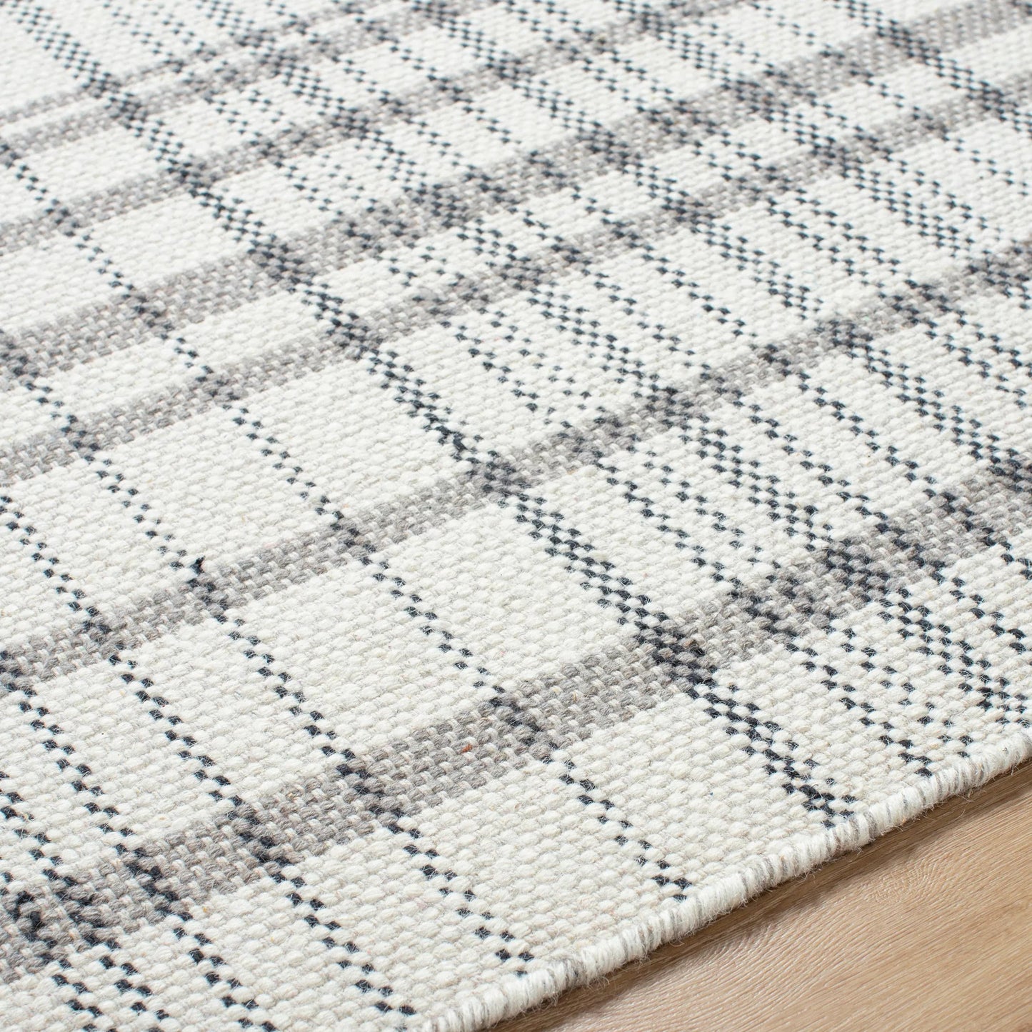 055 SI-2049020,SI-2049021,SI-2049022,SI-2049023,SI-2049024,SI-2049025,SI-2049026 | Closeup | Mardin Rug - 477800 by Livabliss. Made from face: 100% wool in a unique style.