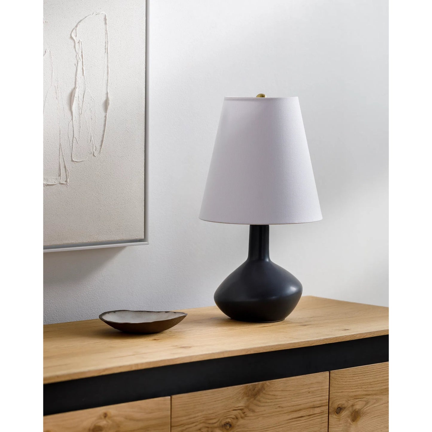 006 SI-2168103 | Lifestyle | Magico Table Lamp - 531333 by Livabliss in high glosselectroplated. Made from ceramic, linen, metal, iron in a modern style.