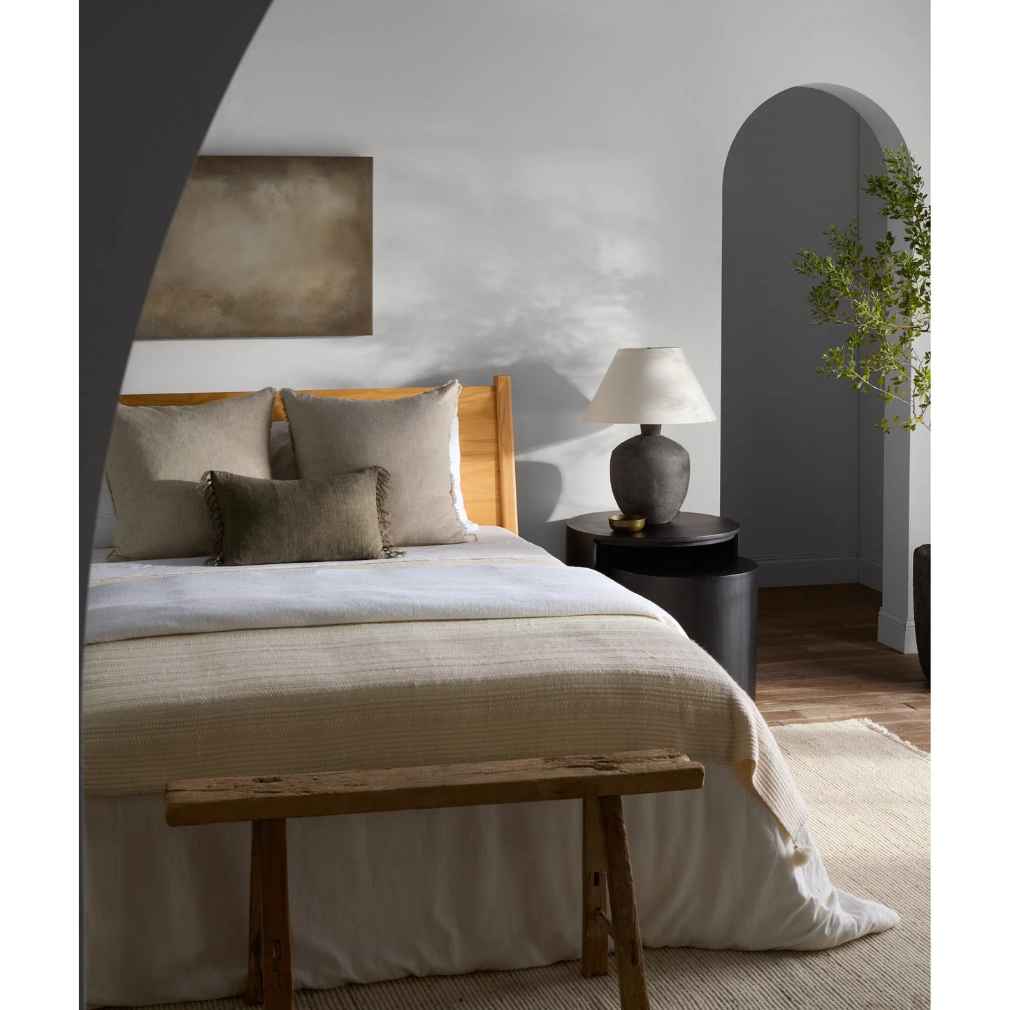 004 SI-2123712 | Lifestyle | Margosa MGT07 Throw by Jaipur Living in cream. Made from 80% wool 20% silk in a modern style.