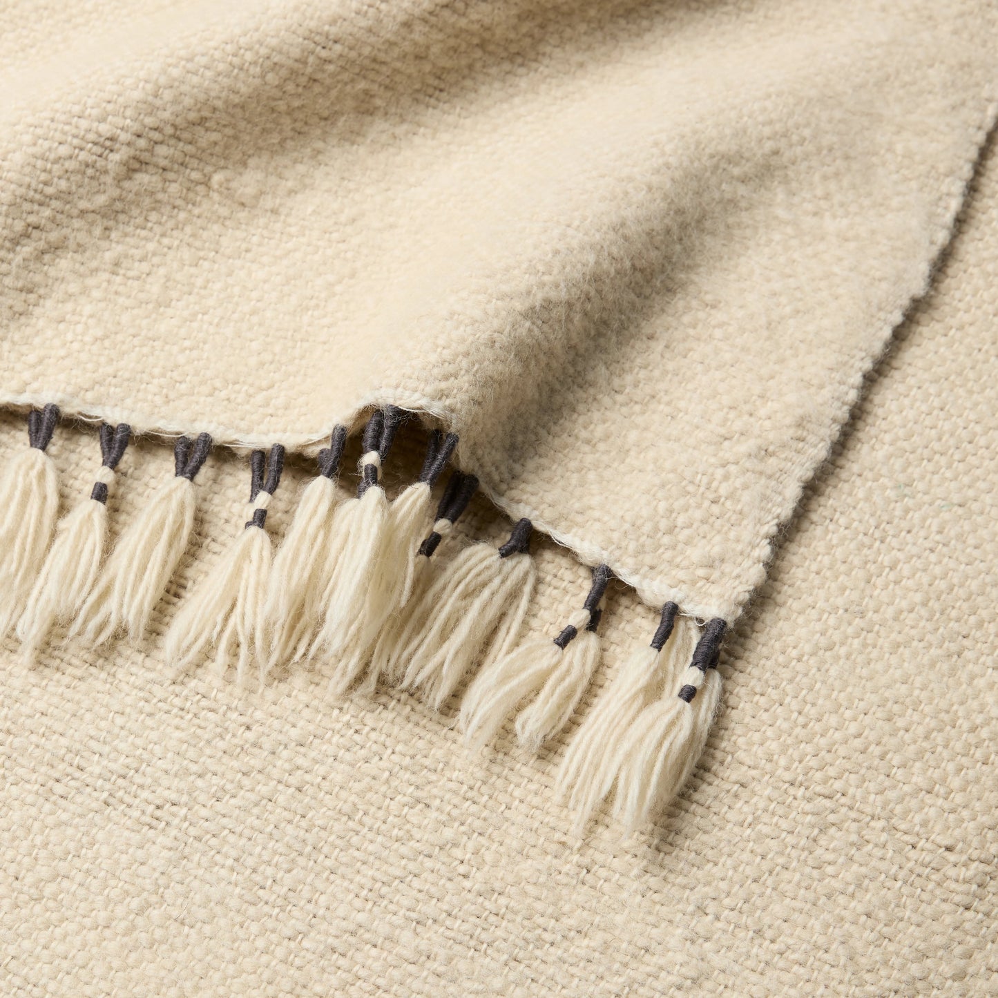 003 SI-2123713 | Closeup | Margosa Dinam Throw by Jaipur Living in cream, gray. Made from 100% wool in a cottage & farmhouse style.