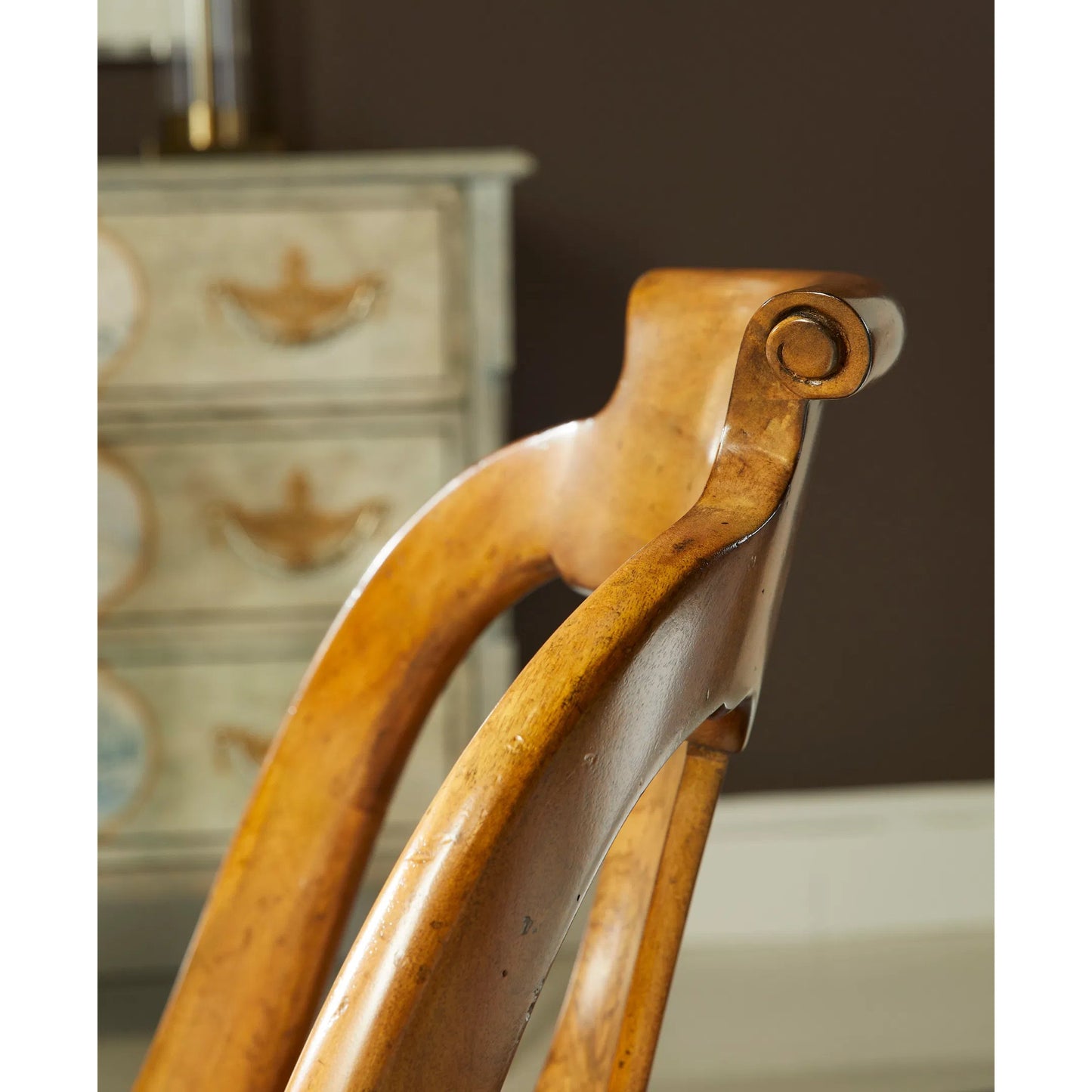 012 SI-2334505 | Lifestyle | Vermeer Dining Chair by Jonathan Charles in brown and natural cerejeira. Made from alder solids, crotch cerejeira veneers, foam, fabric in a traditional style.