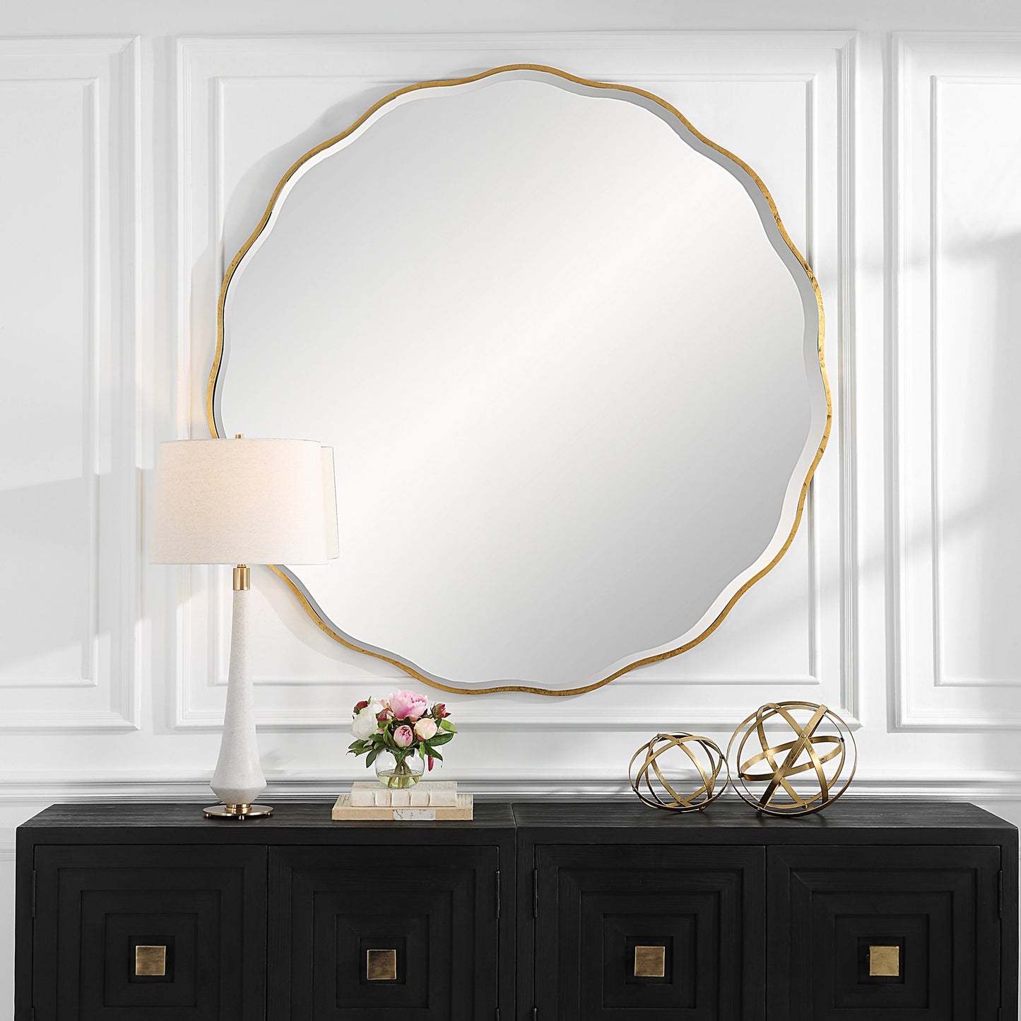 003 SI-2108093 | Lifestyle | Aneta Round Mirror by Uttermost in gold. Made from mdf, mirror in a modern style.