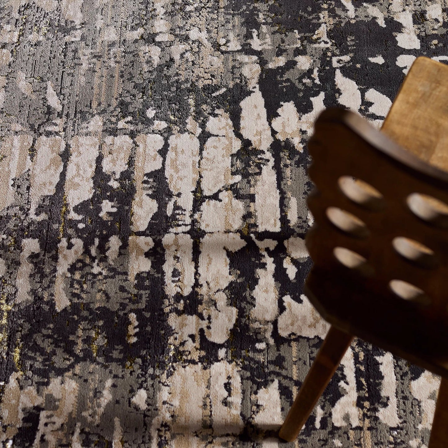 006 SI-2354712,SI-2354713,SI-2354714,SI-2354715,SI-2354716,SI-2354717,SI-2386304 | Closeup | Malilla by Nikki Chu MLI08 Rug by Jaipur Living in tan. Made from 65% polyester 35% polypropylene in a unique style.