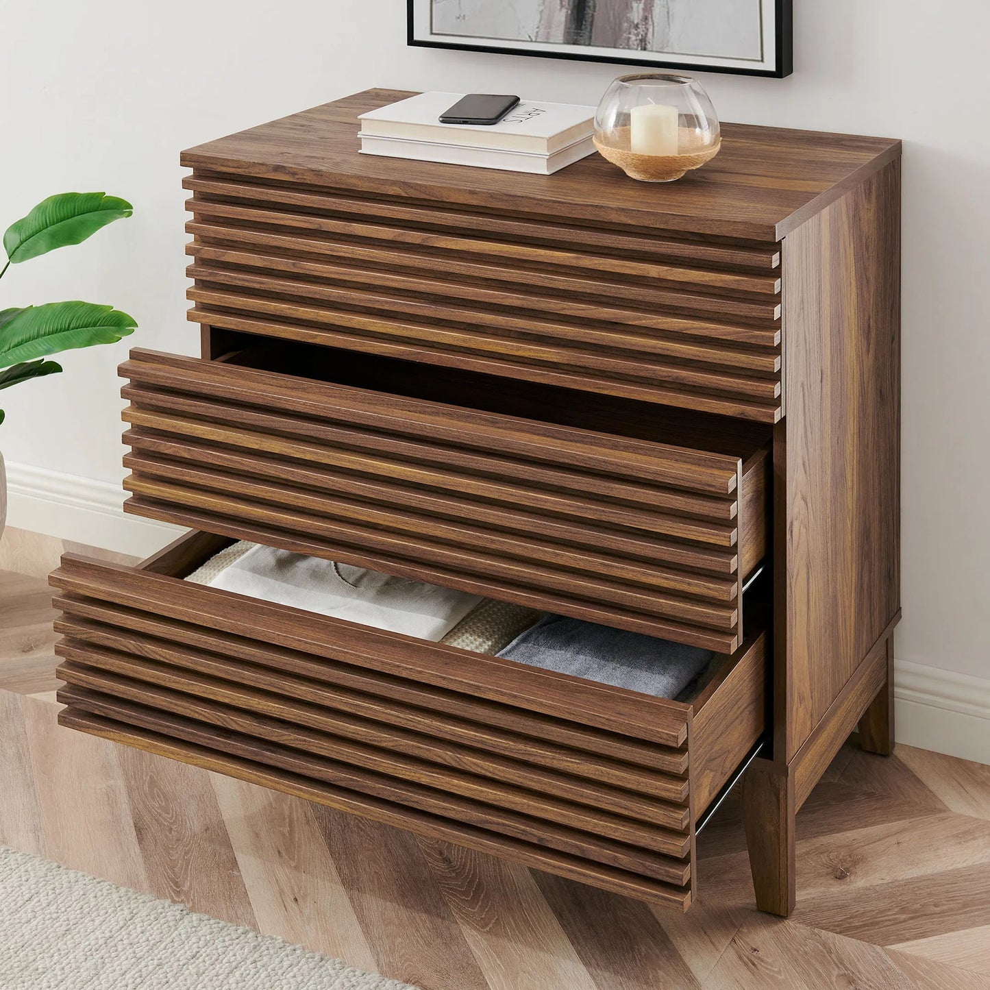 004 SI-2358737 | Lifestyle | Rennell 3-Drawer Nightstand by Evans & Londeen in walnut. Made from unique in a transitional style.