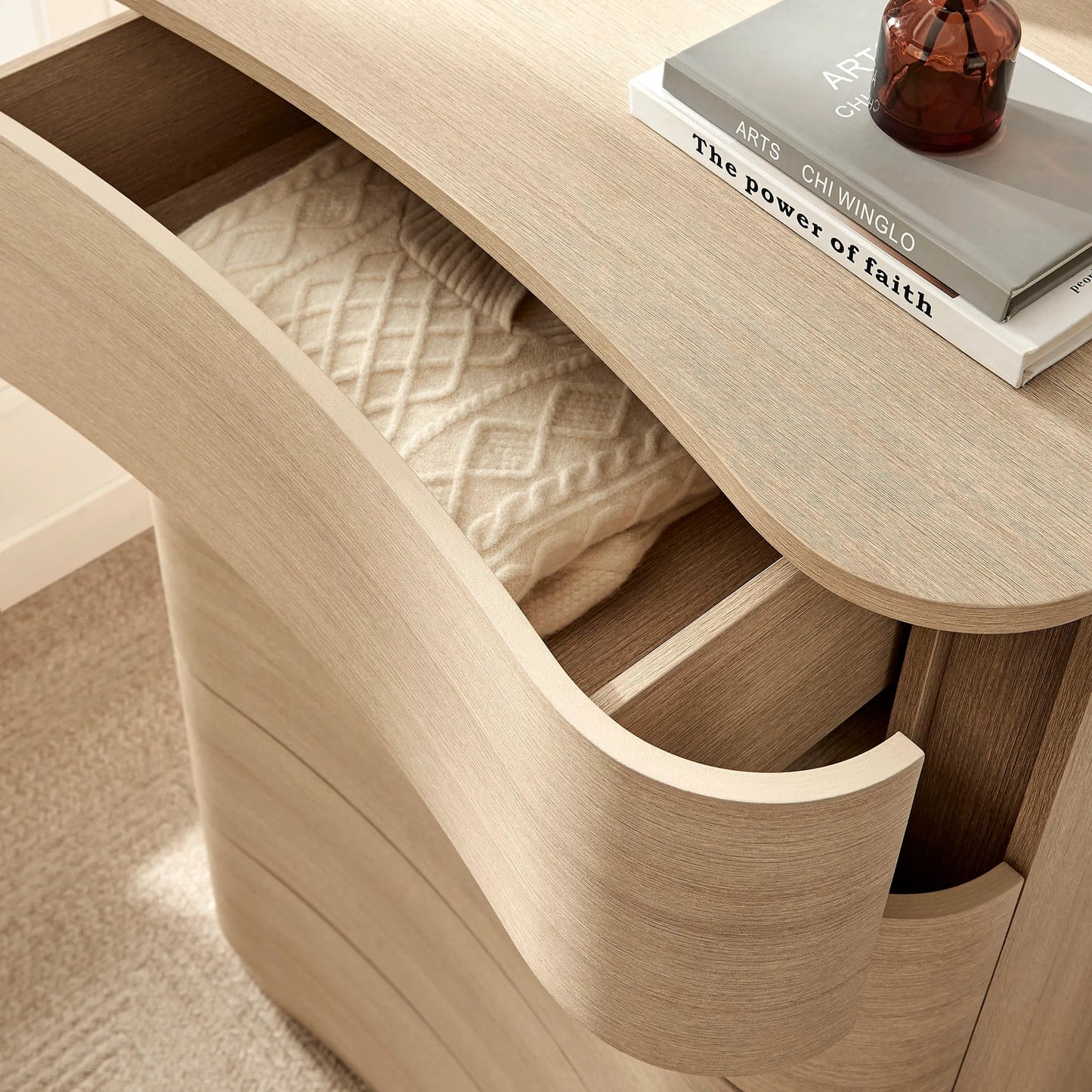 018 SI-2453627 | Lifestyle | Cheatham 5-Drawer Curved Dresser Chest of Drawers by Evans & Londeen. Made from unique in a transitional style.