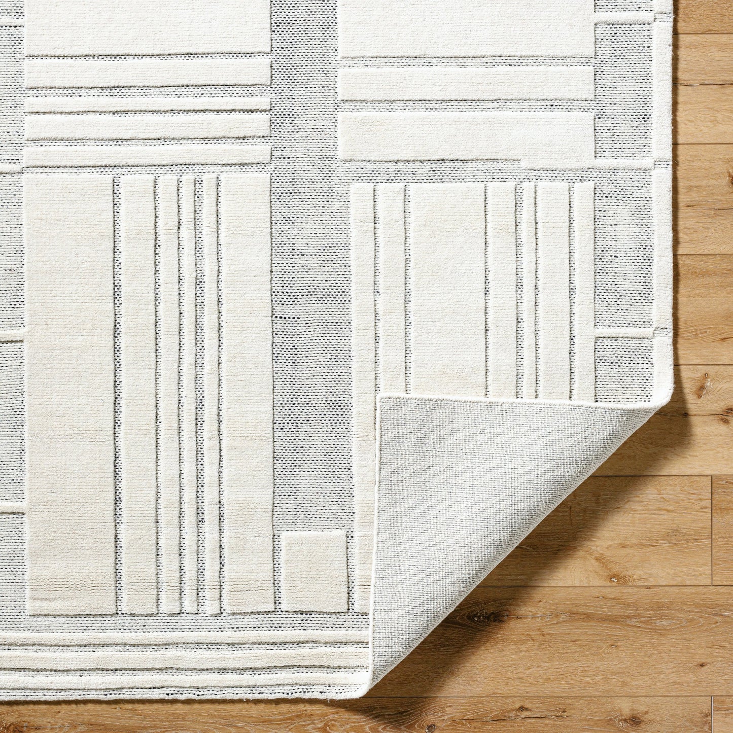 002 SI-2164774,SI-2164775,SI-2164776,SI-2164777 | Closeup | Molde Rug - 531220 by Surya in light silver, silver. Made from wool in a unique style.