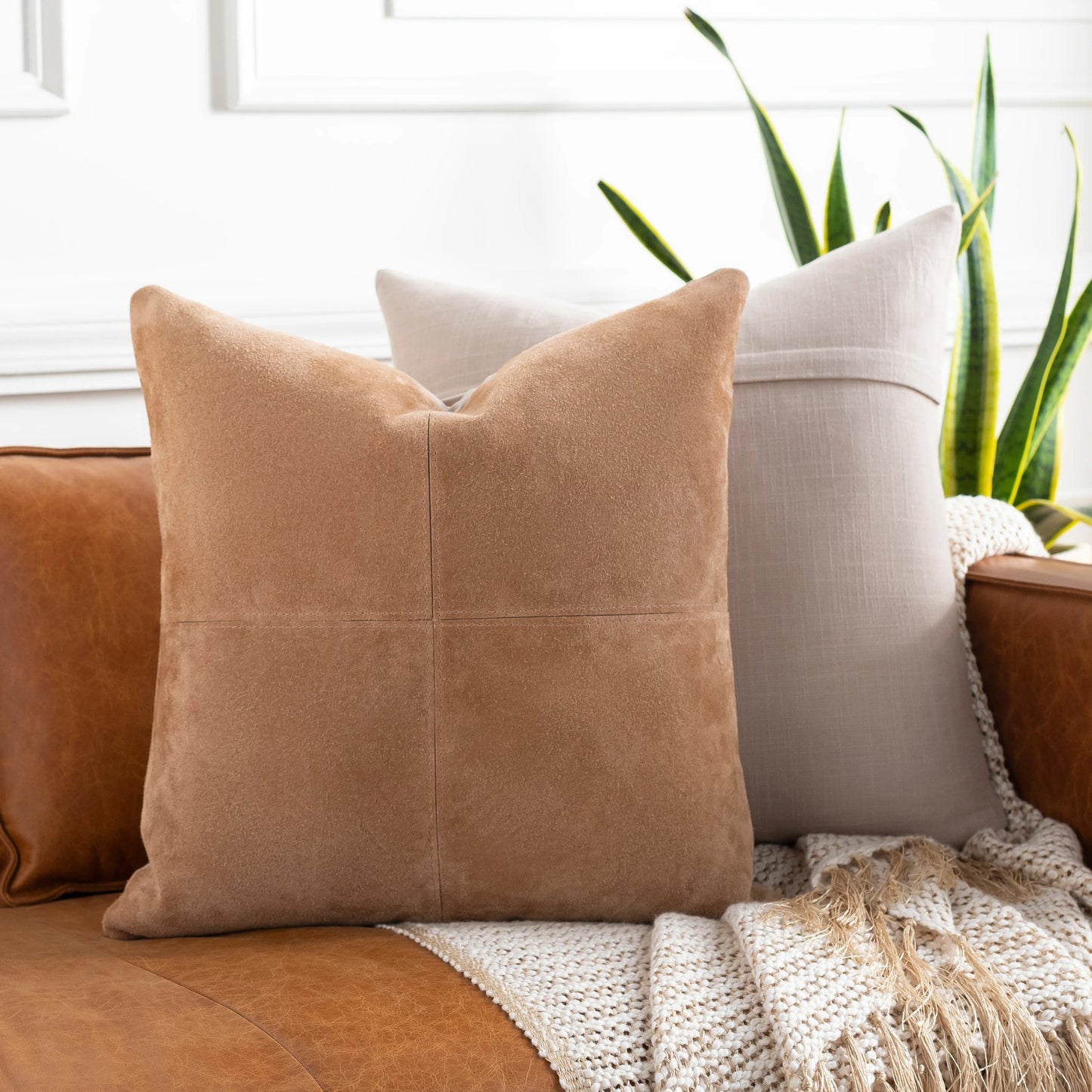 003 SI-1886013,SI-1886014 | Lifestyle | Manitou - 26885 by Surya. Made from 100% leather, 100% cotton in a traditional style.