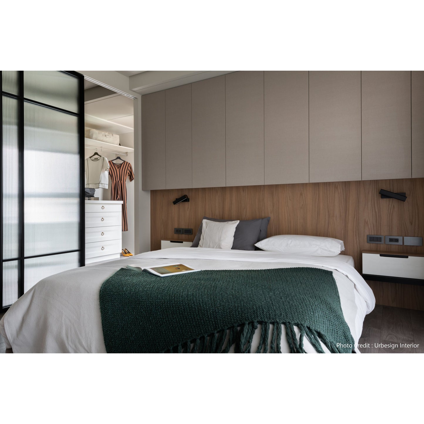 025 SR-381034 | Lifestyle | Mumu Wall Lamp by Seed Design. Made from aluminum, wood in a modern style.