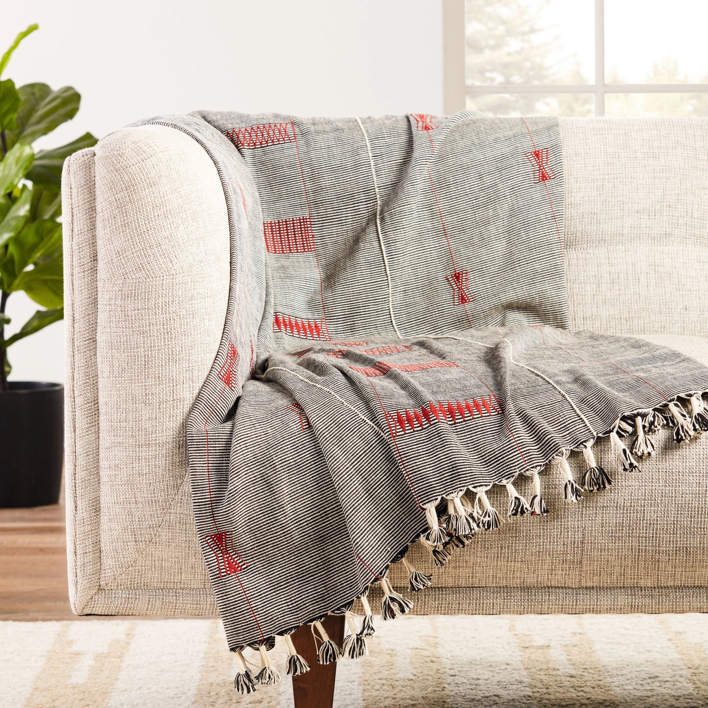 004 SI-1785593 | Lifestyle | Nagaland Throw NGD07 Throw by Jaipur Living in black, red. Made from 100% cotton in a transitional style.